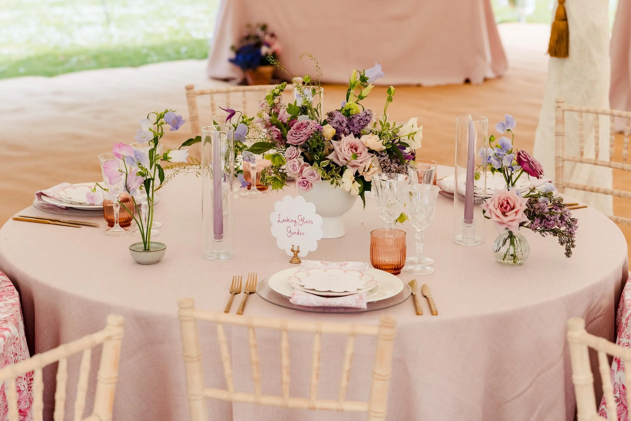 A sunny spring day for @clevedonhall open-air immersive inspiration day🌞🔮🎪💫

Loved designing the stationery for this tablescape that had a sophisticated take on Alice in Wonderland. Cute floral scallops, whimsy fonts and striped patterns🌸

Venue