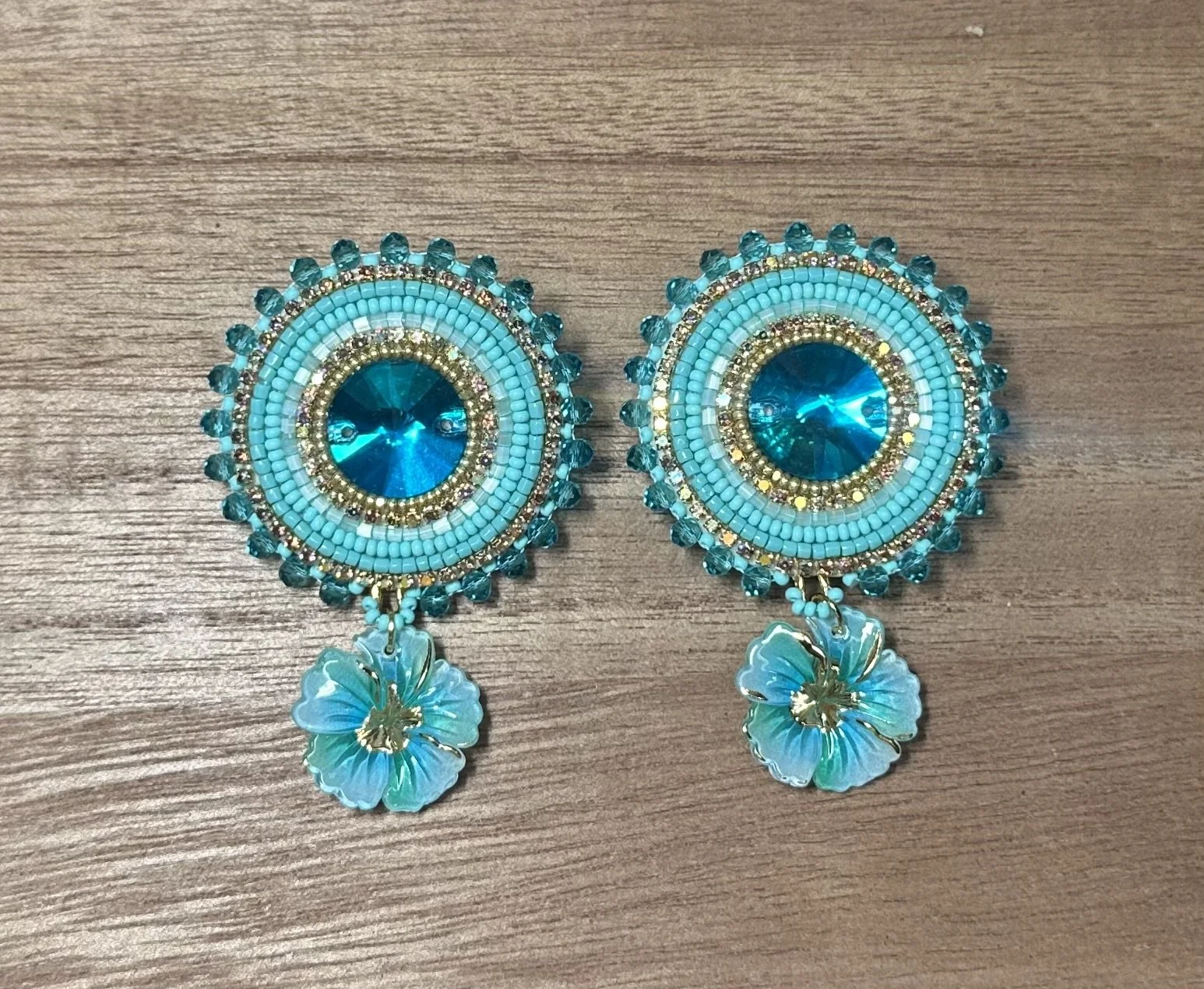 Aqua Round Flowers.