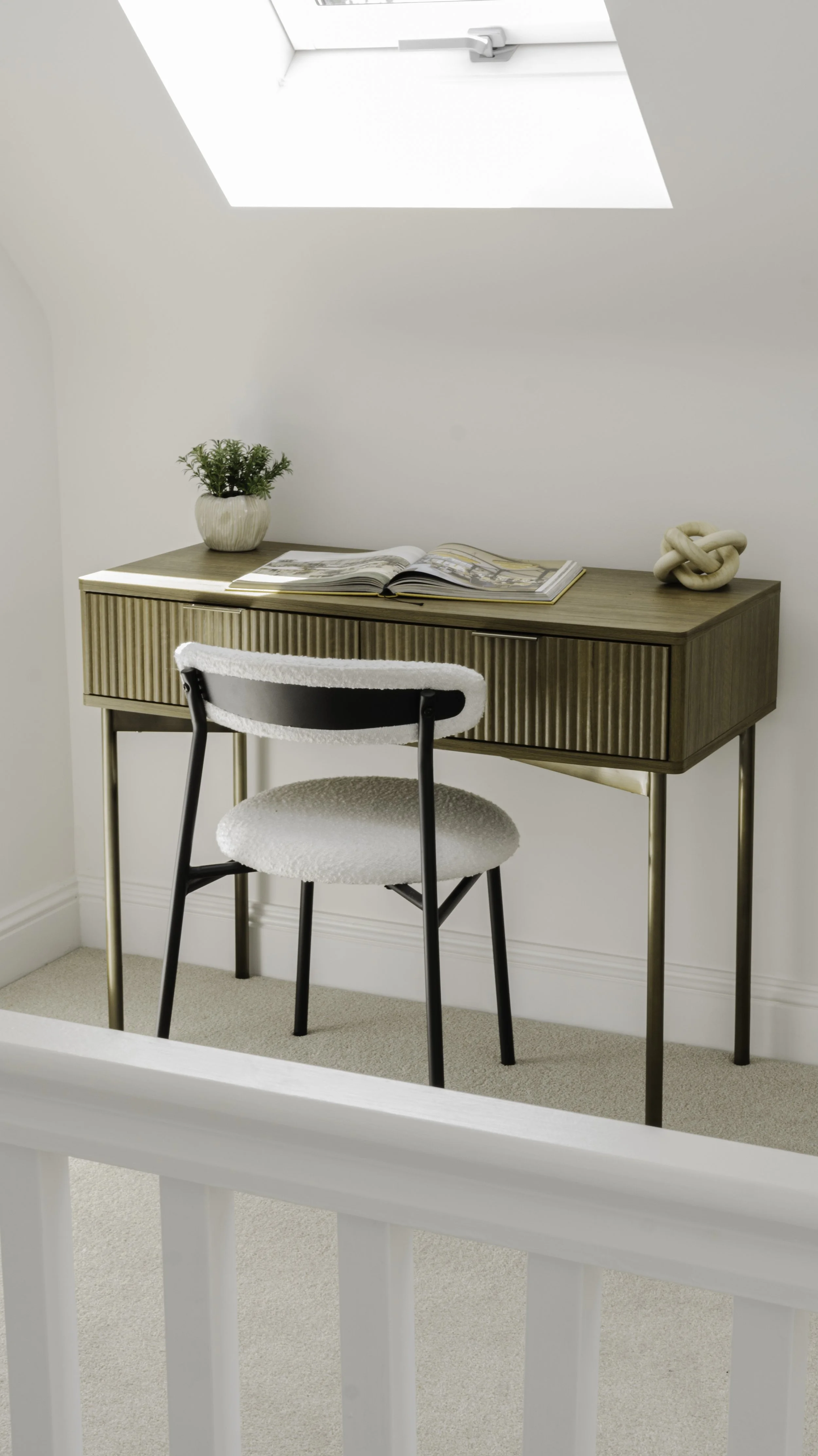 Weatherhill Road, Smallfield - Internal - Ahead Agency-55.jpg