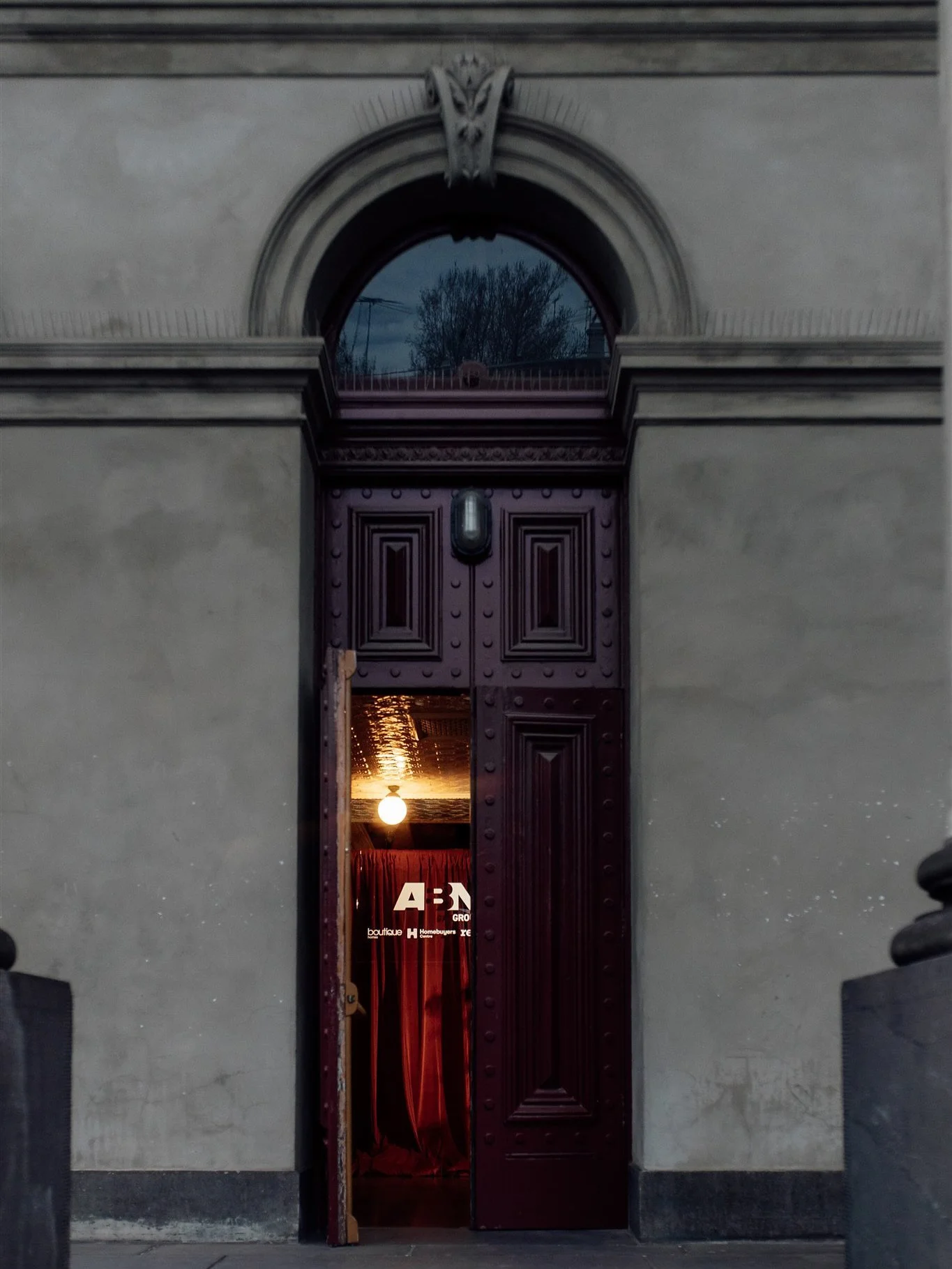 The entrance ~
Tall, ornate, and impossibly grand - leading you into a world beyond velvet drapes. 

Together with ~ 
@smokey_oscar 
@firecrackerevent 
@amyvaughancreative 
@technical_events 
@blondeflorals 
@social.eventhire @simply.seated 
@smadade