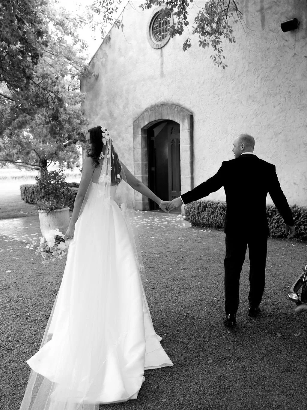 A dreamy day in the Yarra Valley for Kayla &amp; Rowan ~ Happy 1st Anniversary x 

Venue @stonesoftheyarravalley 
Photography @mervetogan 
Videography @mrjohnkurt 
Styling &amp; Planning @ruby_and_james 
Flowers @_sassafraswedding_ 
Celebrant @katead