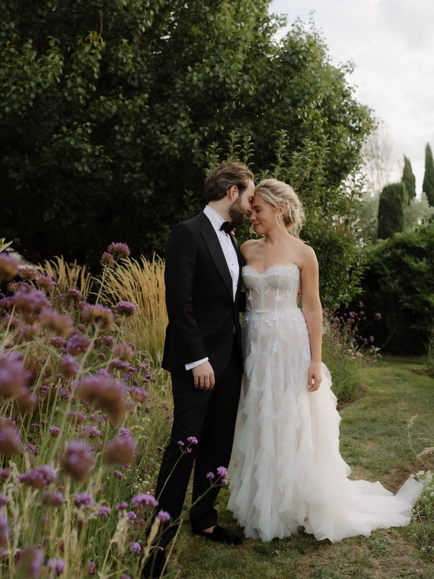 One year on ~ Happy 1st Anniversary Mike &amp; Ange.
A Midsummer dream, nestled amongst the rolling hills of @brolgahillestate. A summery colour palette, a disco rave cave and a surprise gospel choir. 

Photography @shetakespictureshemakesfilms 
Vide