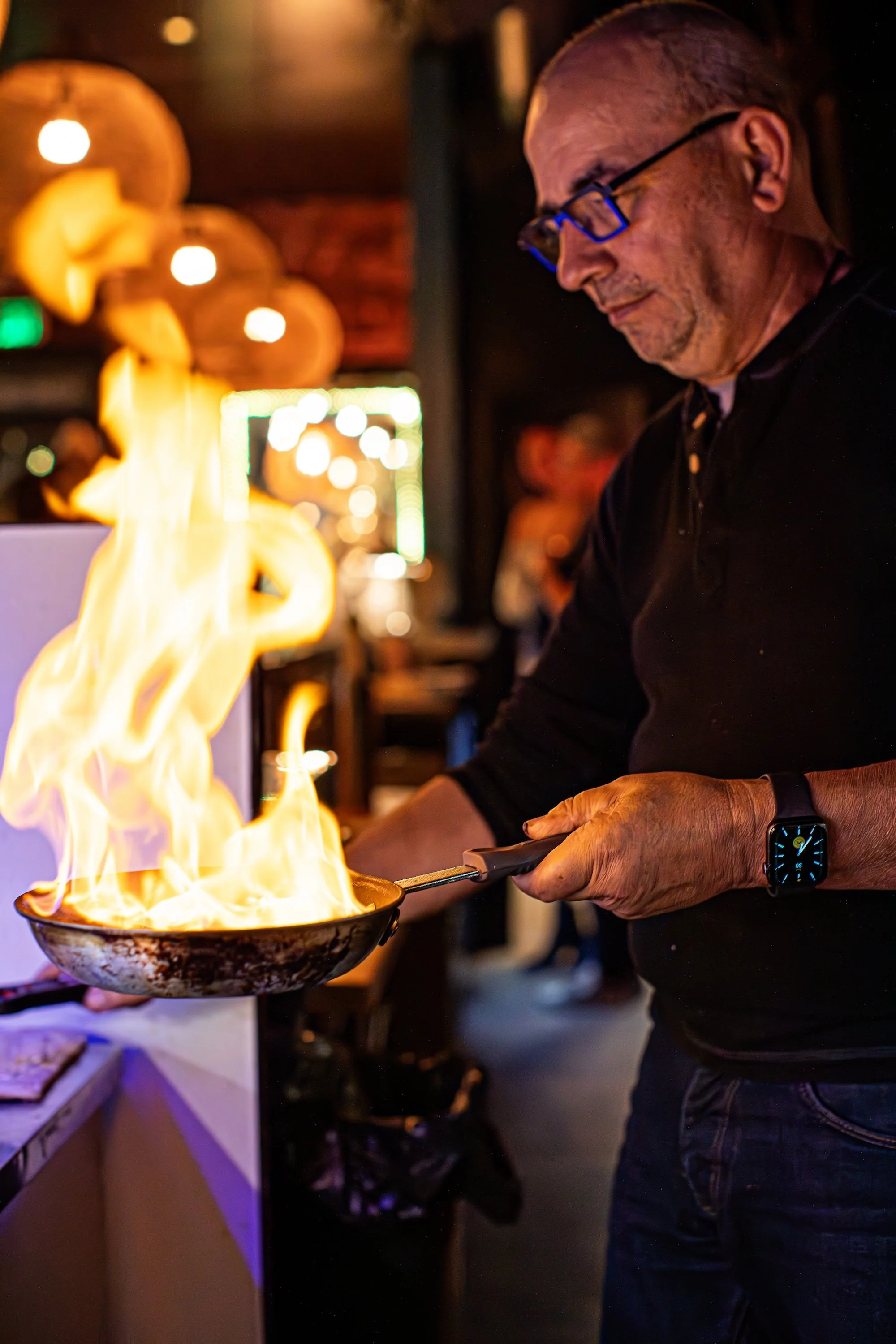 chef-preparing-champagne-dinner-azur.jpg