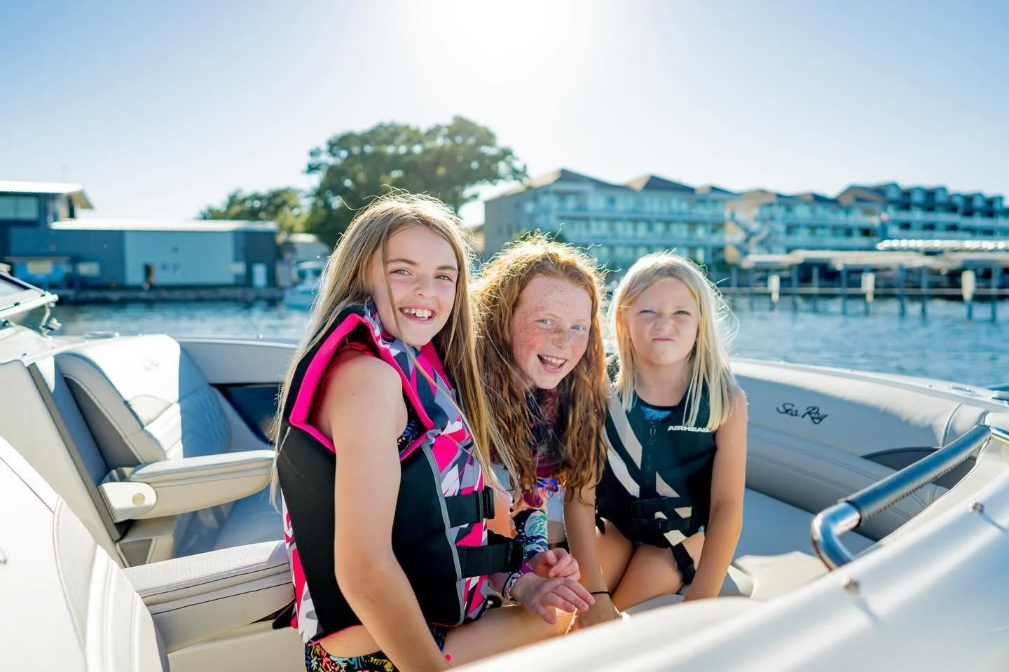 Just one last ride on the @searayboats before going back to school... 
.
.
.
#searayboats #backtoschool #productionteam #contentproduction #creativeagency #videographers #photographers #talent #location #locationscouting #marinecontent #boating #life