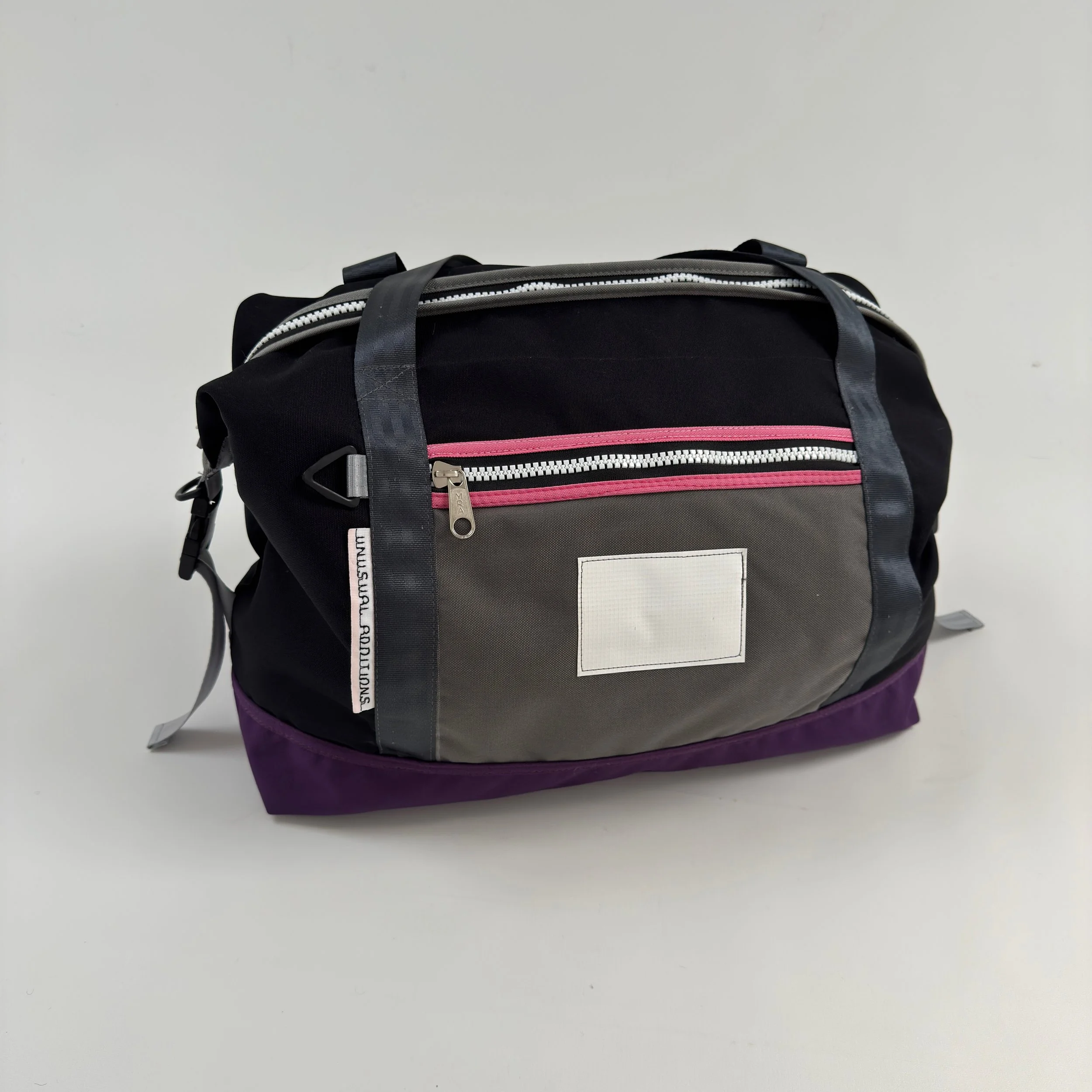 TBM00525 Travel bag medium/Carry On.   Black/Purple/Grey/Pink/Lining Hot Pink