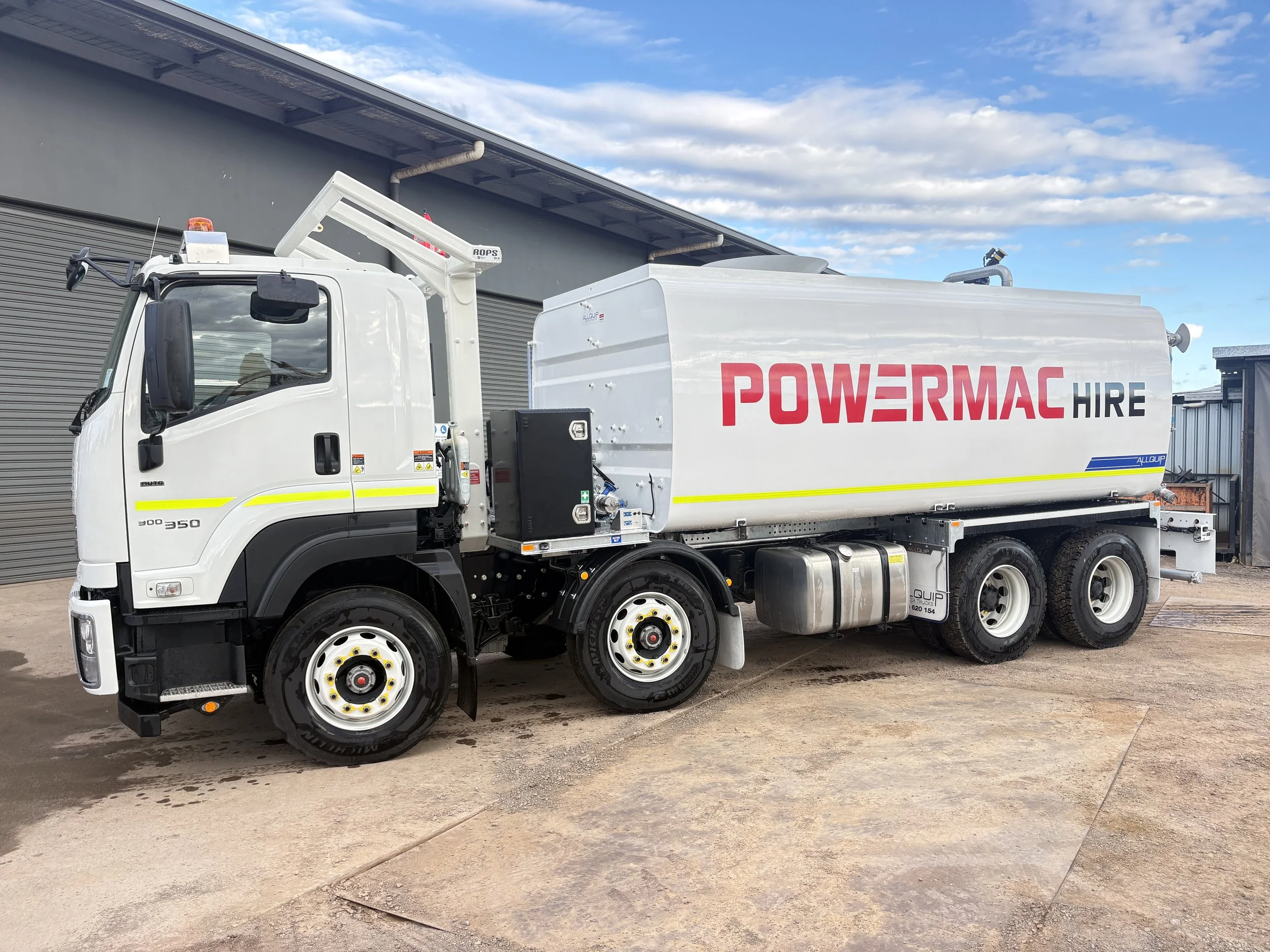 Isuzu FYH300-360 8x4 Water Trucks