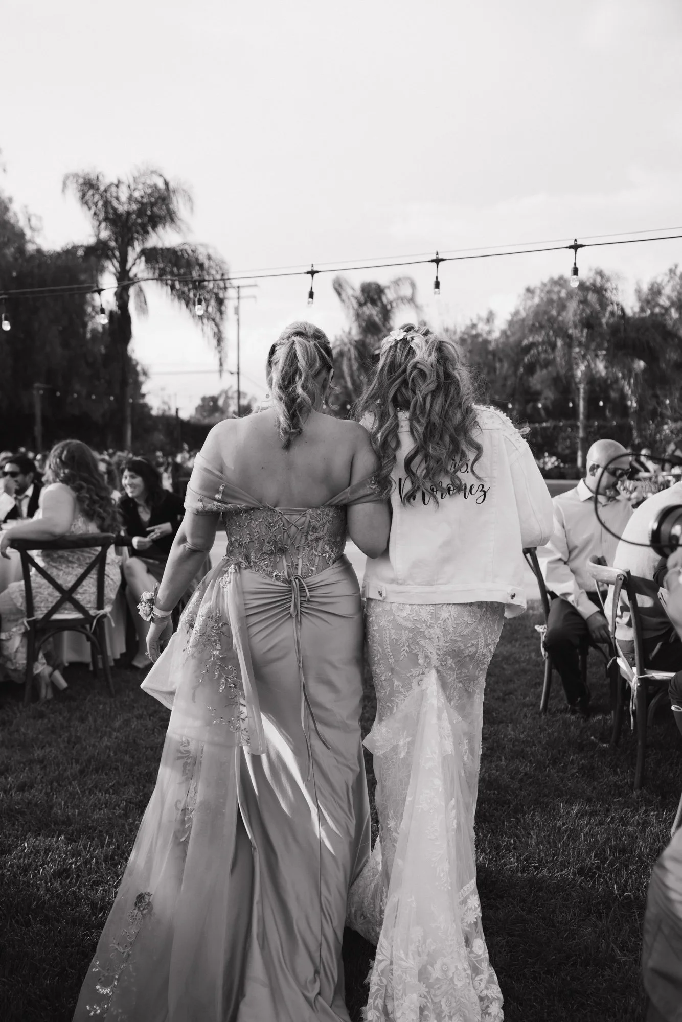 Candid photographer takes a candid photo of a bride and her mom as they walk in Redlands California at The Barton House.