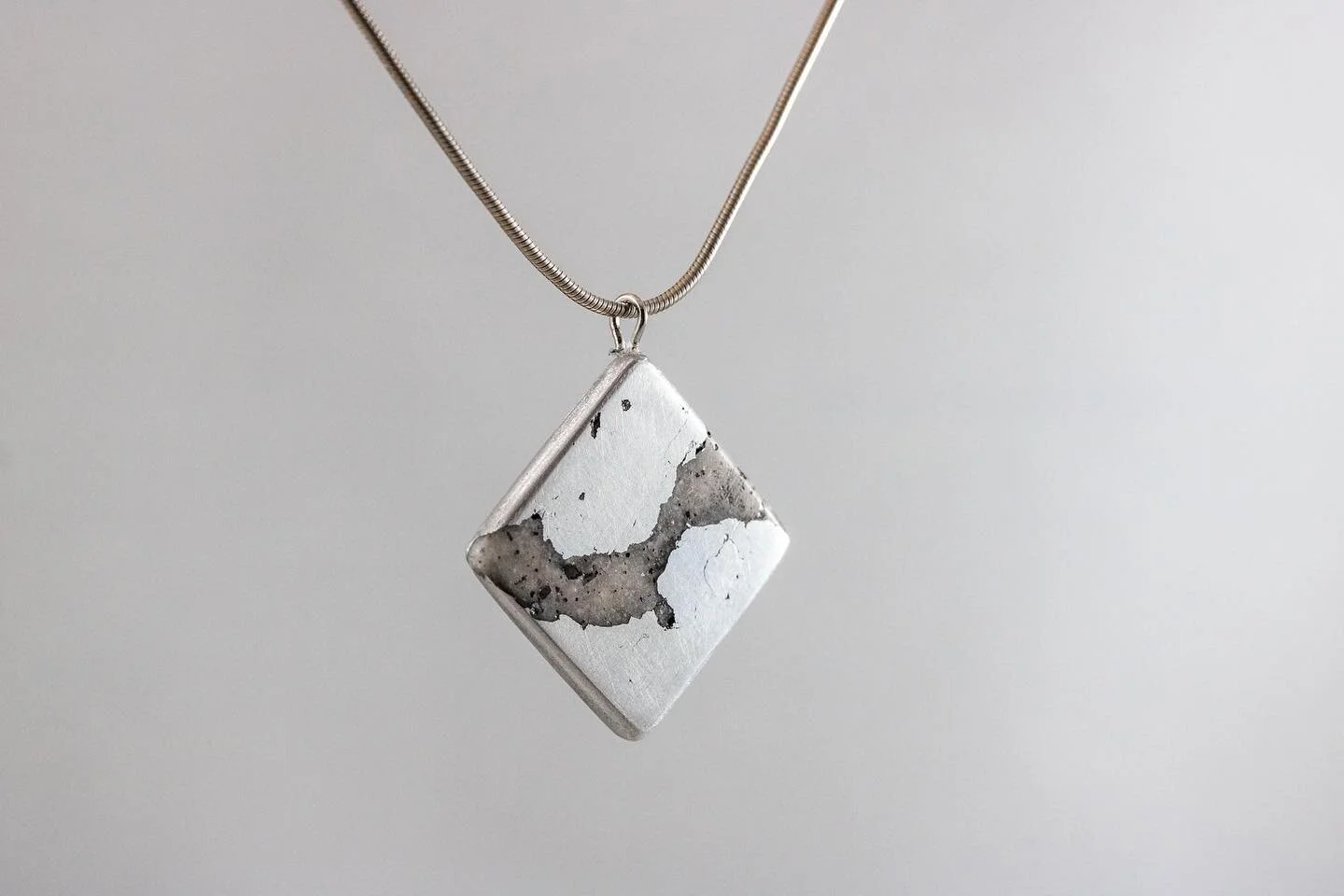 pendant for my mom
aluminum and Carrara marble