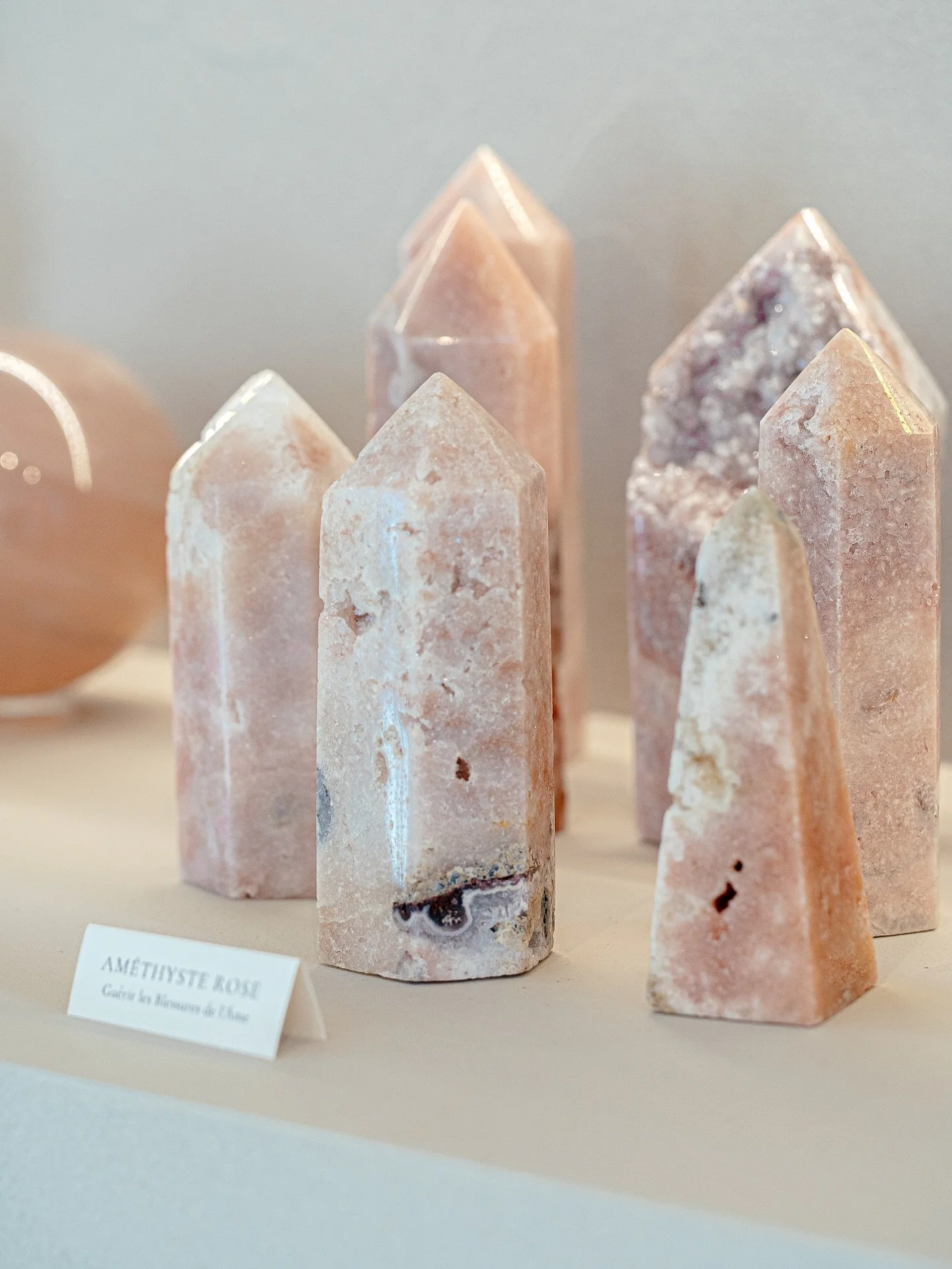 Et si vous laissiez une place au monde min&eacute;ral dans votre maison ? 💎 Pas besoin d&rsquo;y croire, d&rsquo;&ecirc;tre perch&eacute; ou d&rsquo;&ecirc;tre spirituel &hellip; Juste avoir pr&egrave;s de soi une belle pi&egrave;ce cr&eacute;e par 