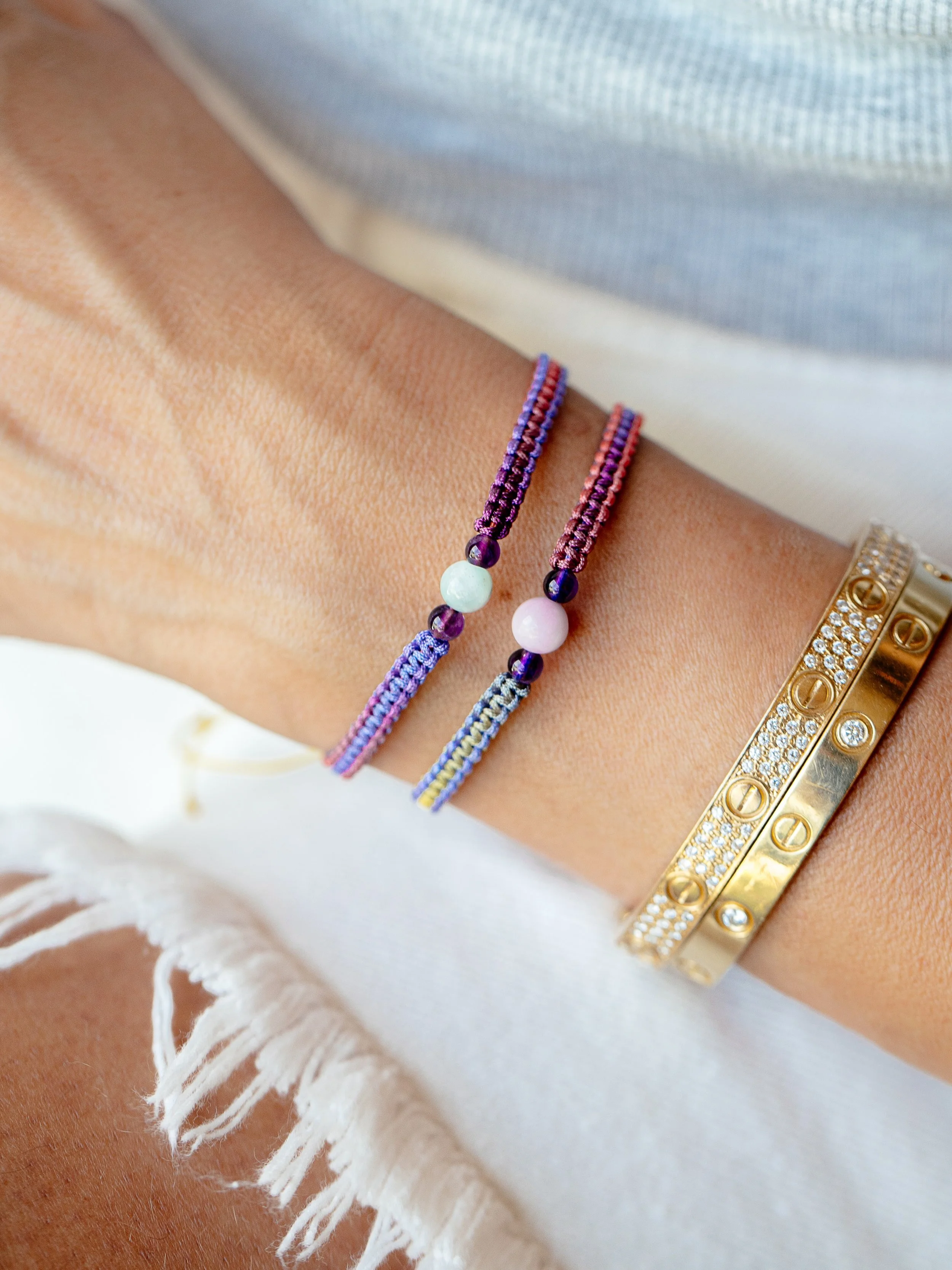 Une collection pour cet &eacute;t&eacute; ☀️ Tous nos bracelets sont &agrave; 30&euro;. 

Chaque pierre a sa propre histoire et porte une belle symbolique. Elle vous accompagnera sur votre chemin pour : poser vos intentions, sortir de votre zone de c