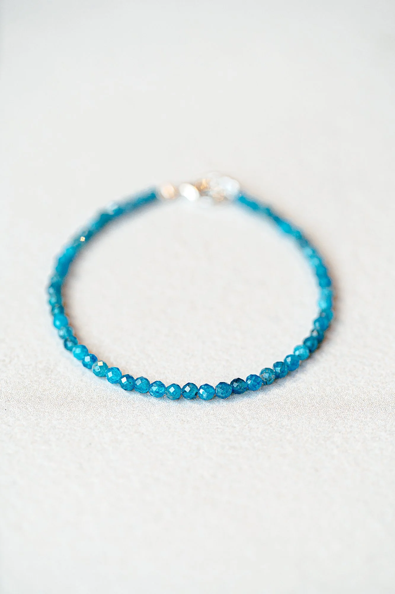 Bracelet fin Apatite Bleue | Écouter sa Petite Voix Intérieure