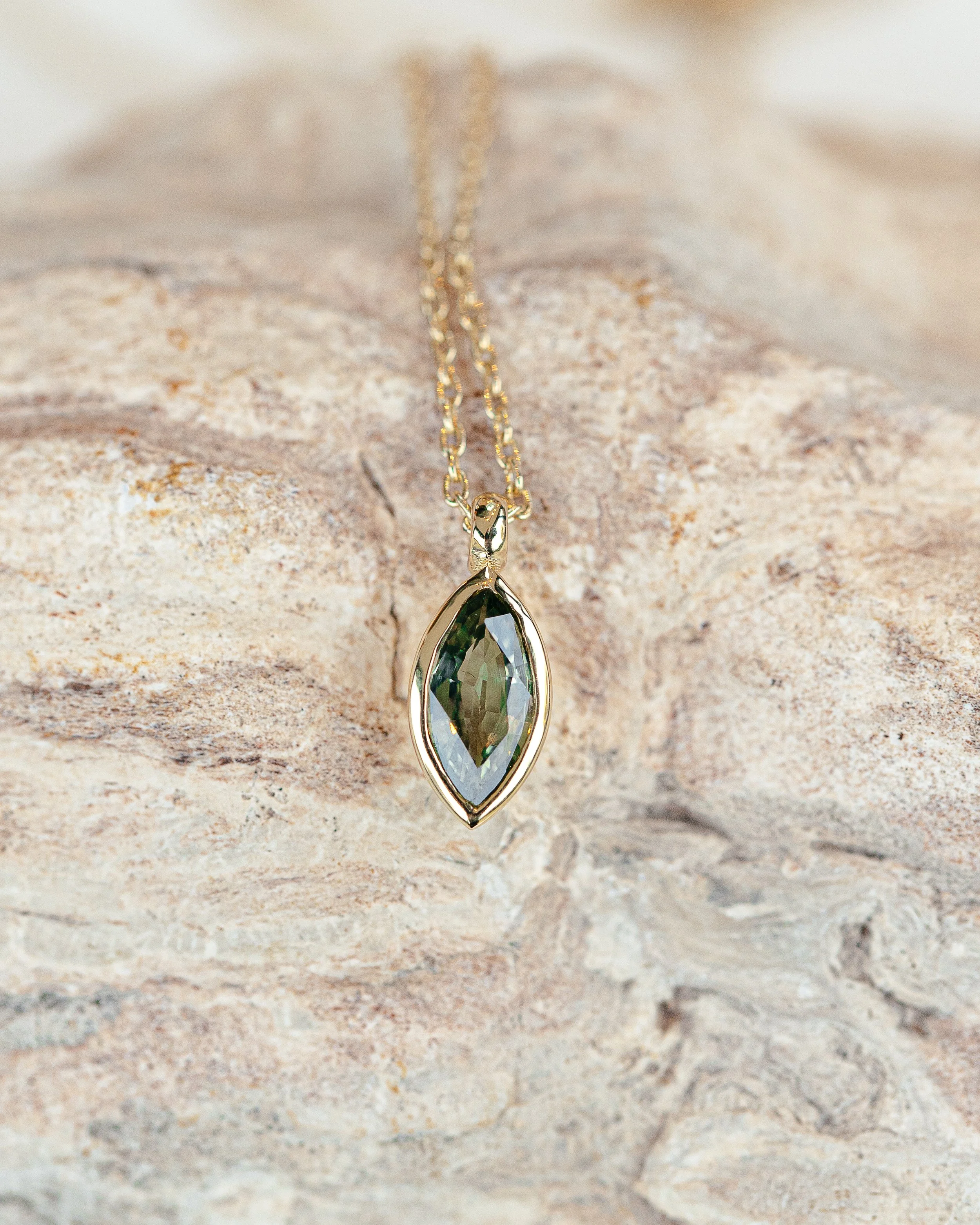 Pendentif Saphir vert "Conscience du Coeur"