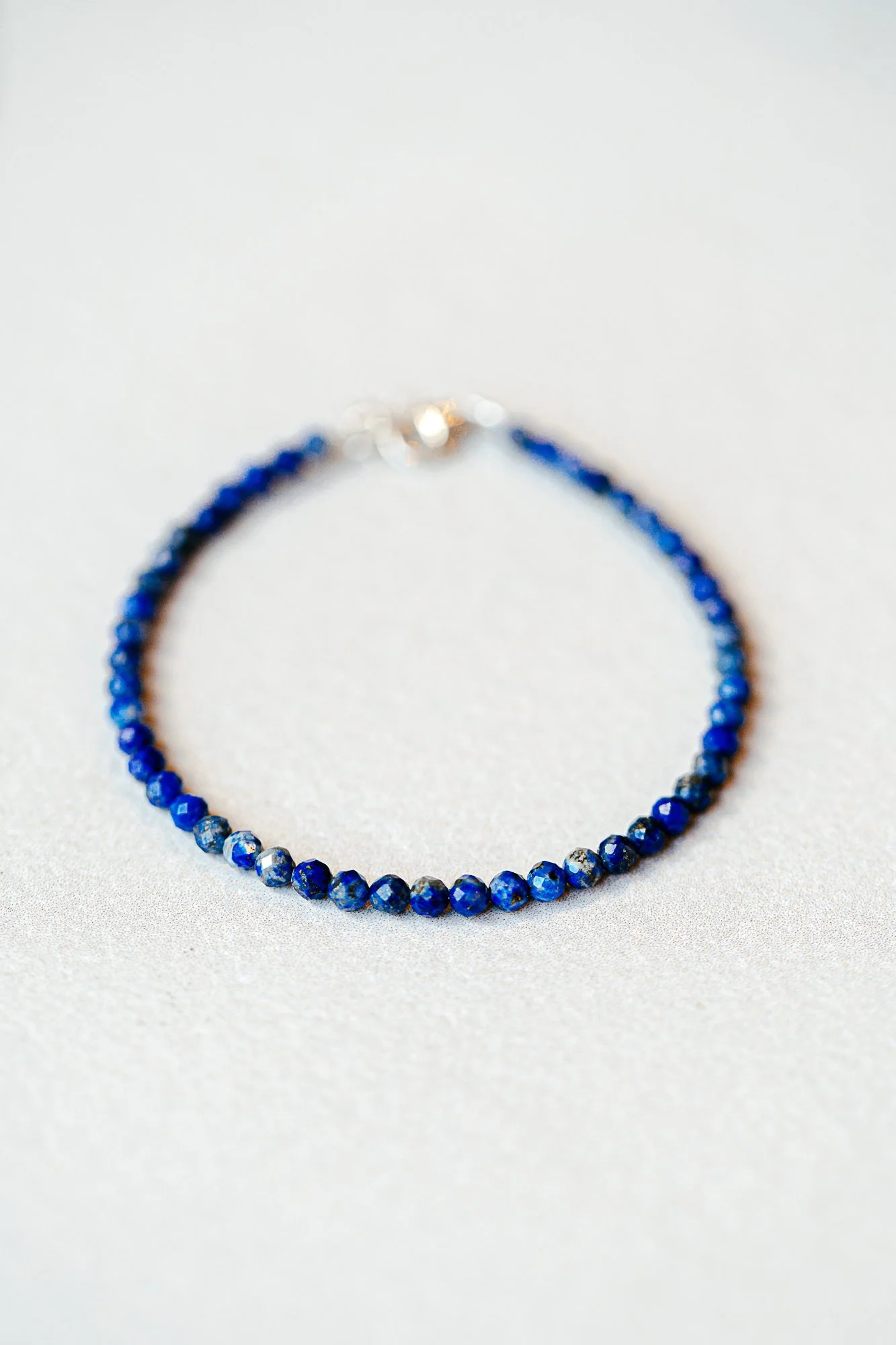 Bracelet fin lapis lazuli.jpg