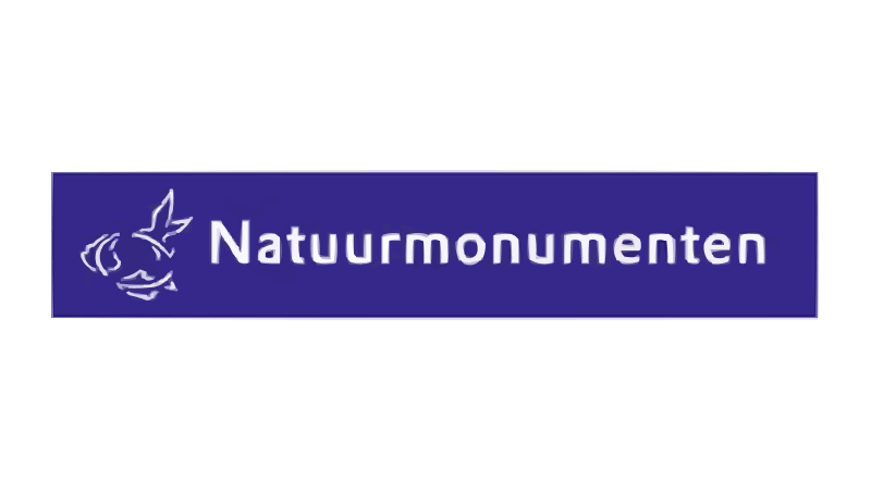 Logo van Natuurmonumenten met een blauwe achtergrond en een gestileerde vogel en bosdieren rechts.
