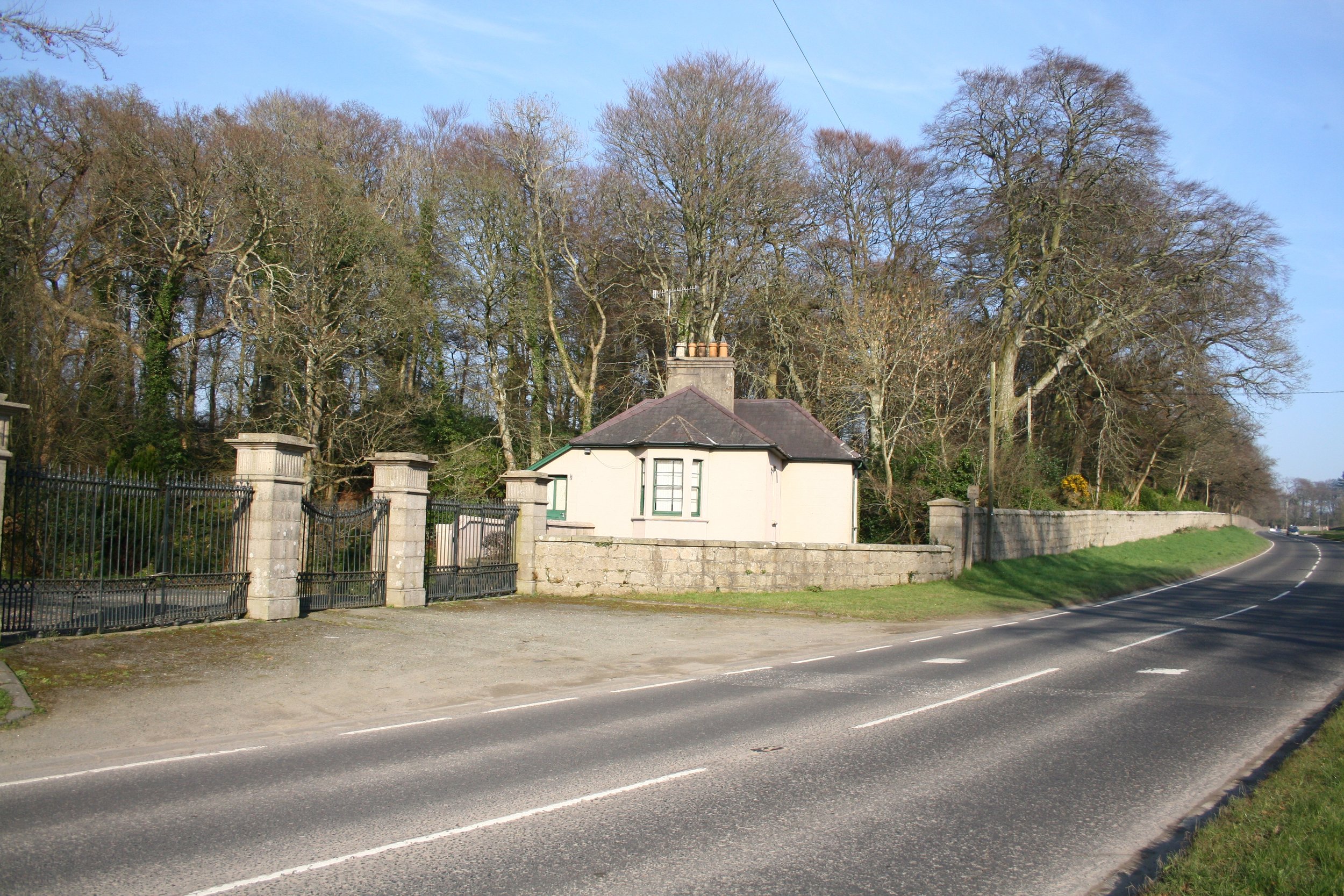 wall and whitewater gate lodge.JPG