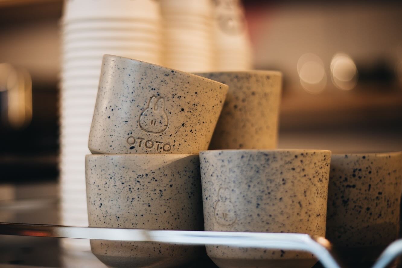 @ototo_vienna epitomizes sustainability and community. The coffee bar is powered by @wolfgangcoffee, the cups are uniquely handmade by @studio.okkar, and Ototo features an extensive selection of sustainable food and drinks brands from across Europe. 