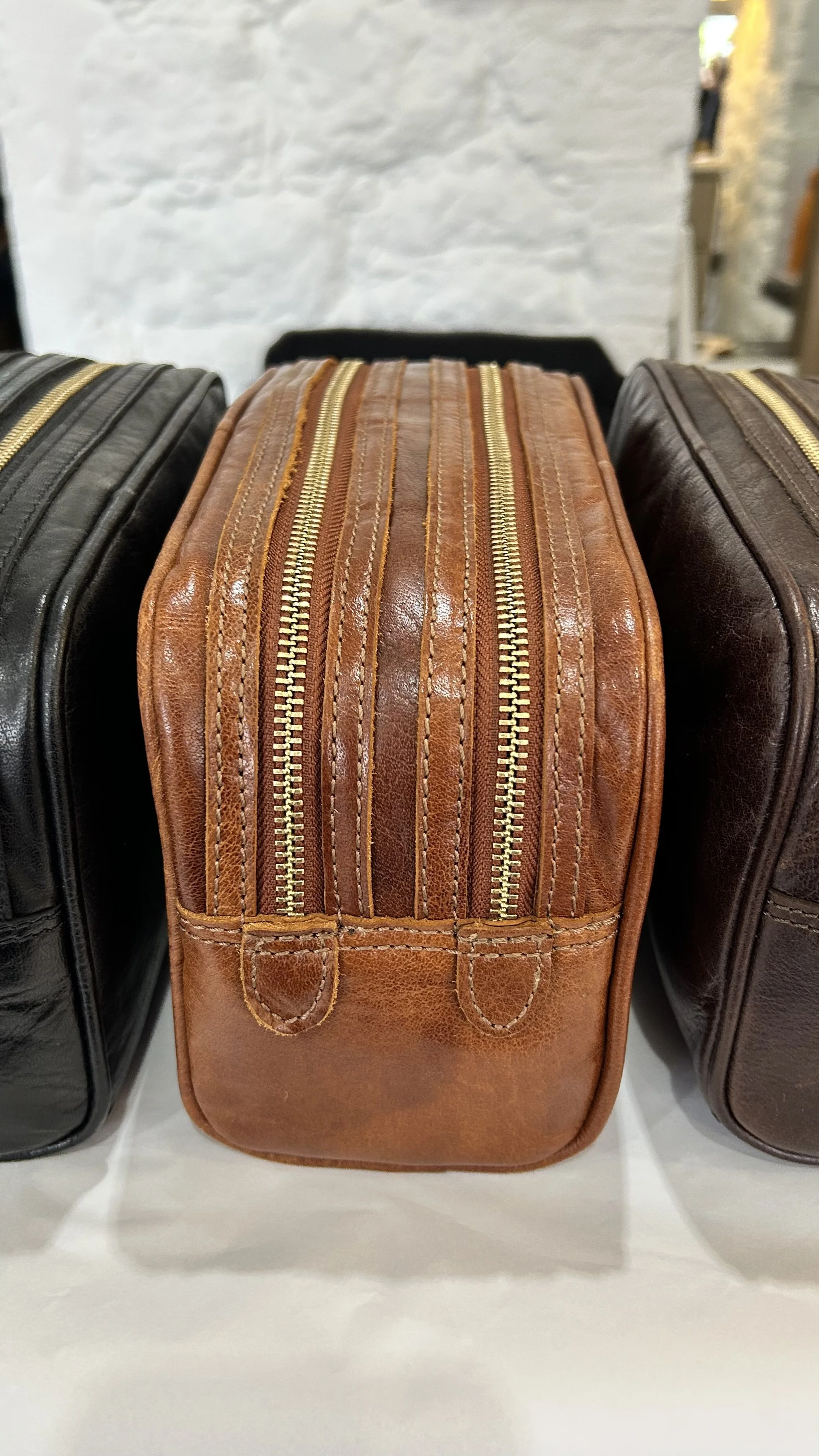 Men’s Dual Zip Leather Washbag