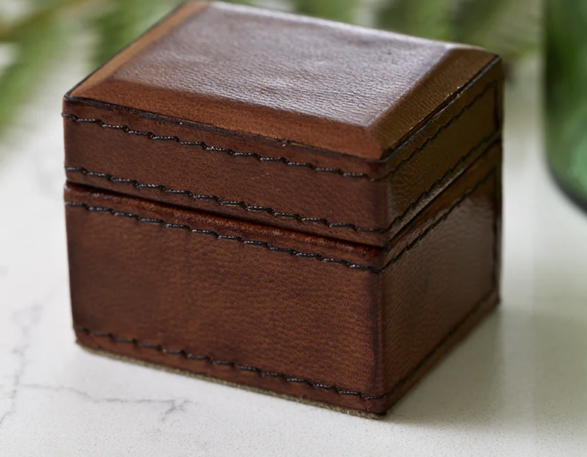 HIS - Small Leather Box.png