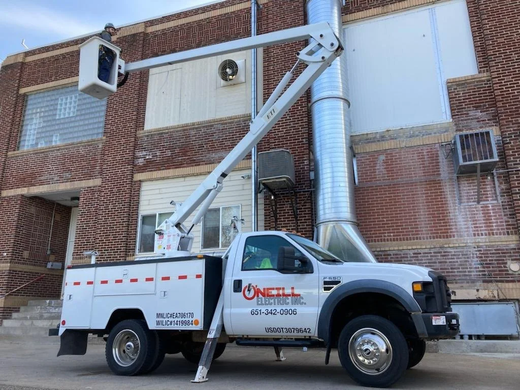 BUCKET TRUCK WORK.jpg