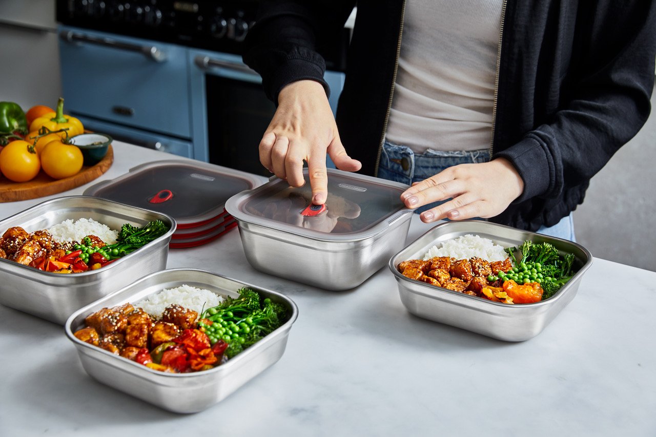 black-blum-square-multi-function-range-lid-lock-feature-kitchen.jpeg