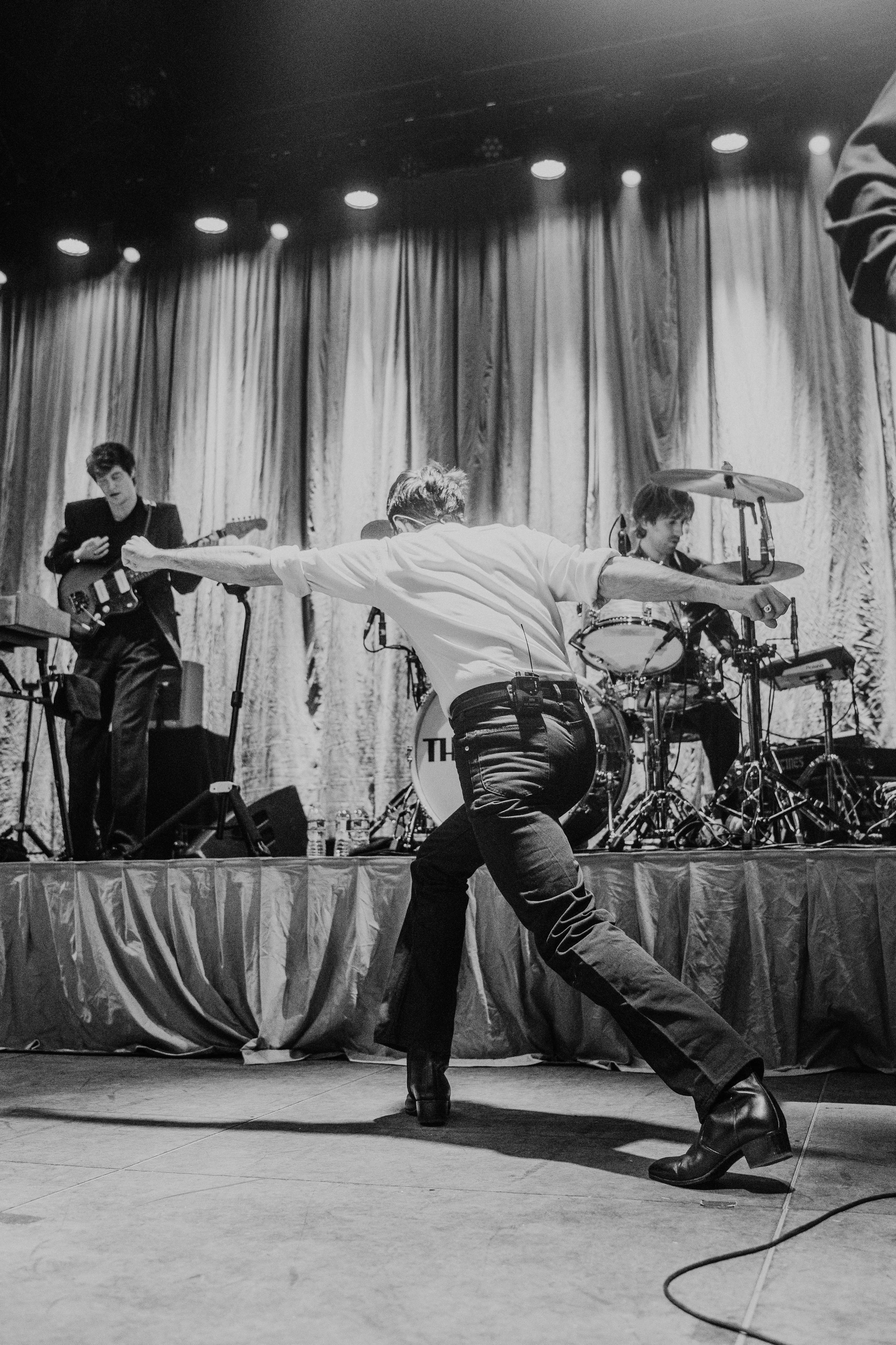 THE VACCINES