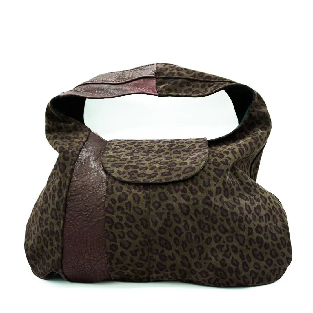 Unique handmade leather bag ❤️

#feinerzwirn #atelierfeinerzwirn #leatherbag #leather #handmade #handbag #handgemacht #slowfashion #klosterneuburg #ma&szlig;schneider