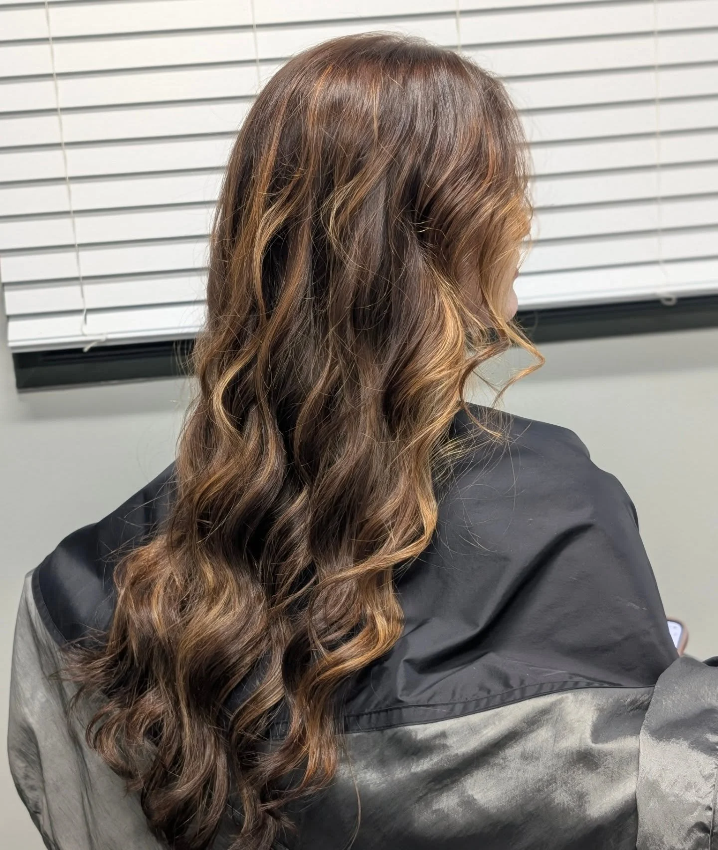 Balayage on client's hair who we had taken  dark previously and wanted to add dimension and brightness back. I went through with a full balayage free hand and did not need to tone! So happy with the way this turned out 🤩 *she did clarify get hair mu