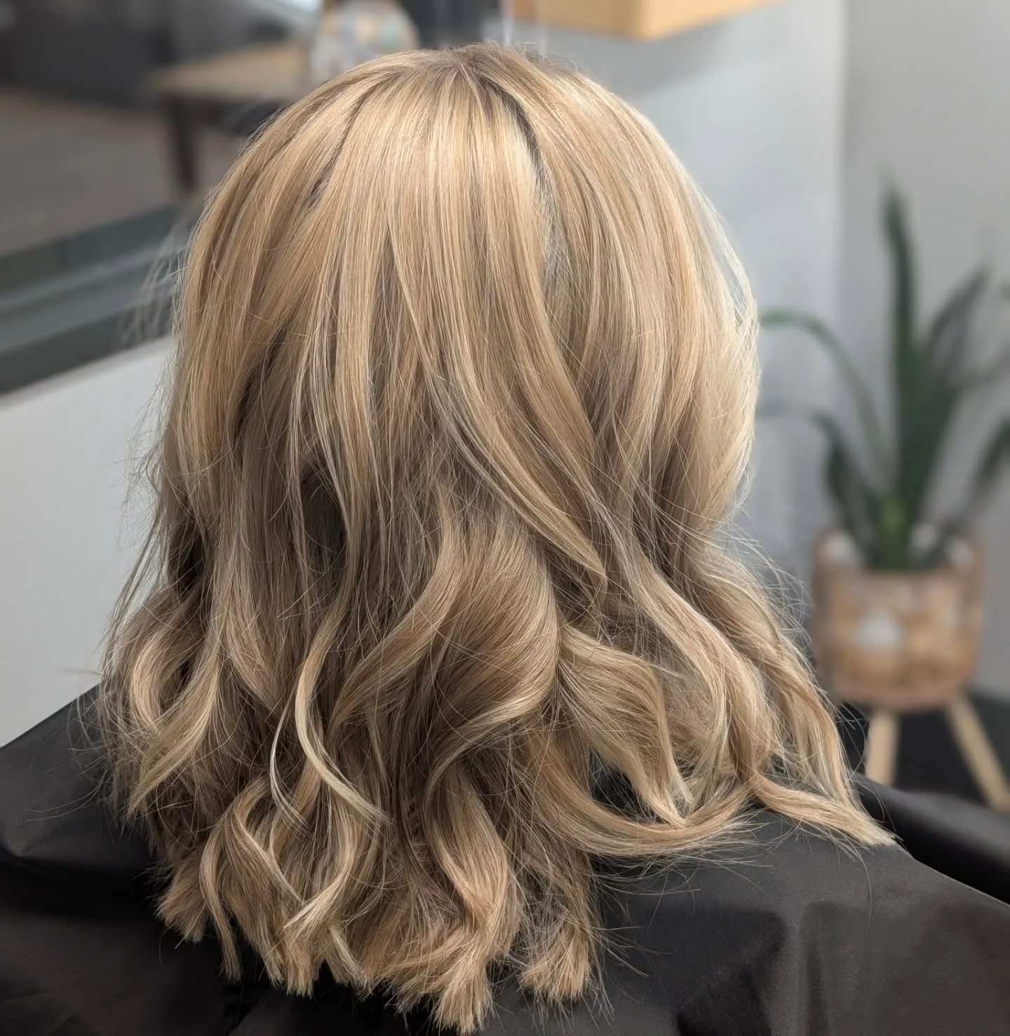 What a buttery dimensional blonde! 🤩🤩🤩