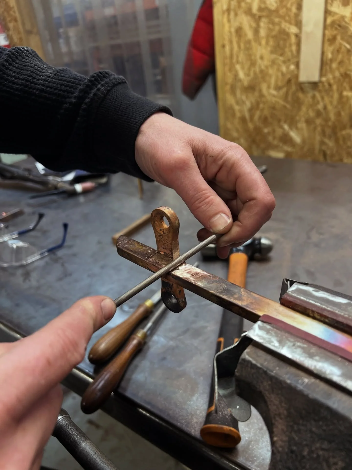 Hours of meticulous filing and shaping follow the welding of the bronze components to bring them to a perfect finish.

Made in Scotland 🏴󠁧󠁢󠁳󠁣󠁴󠁿 

#furnituremakers #furnituredesign #fabrication