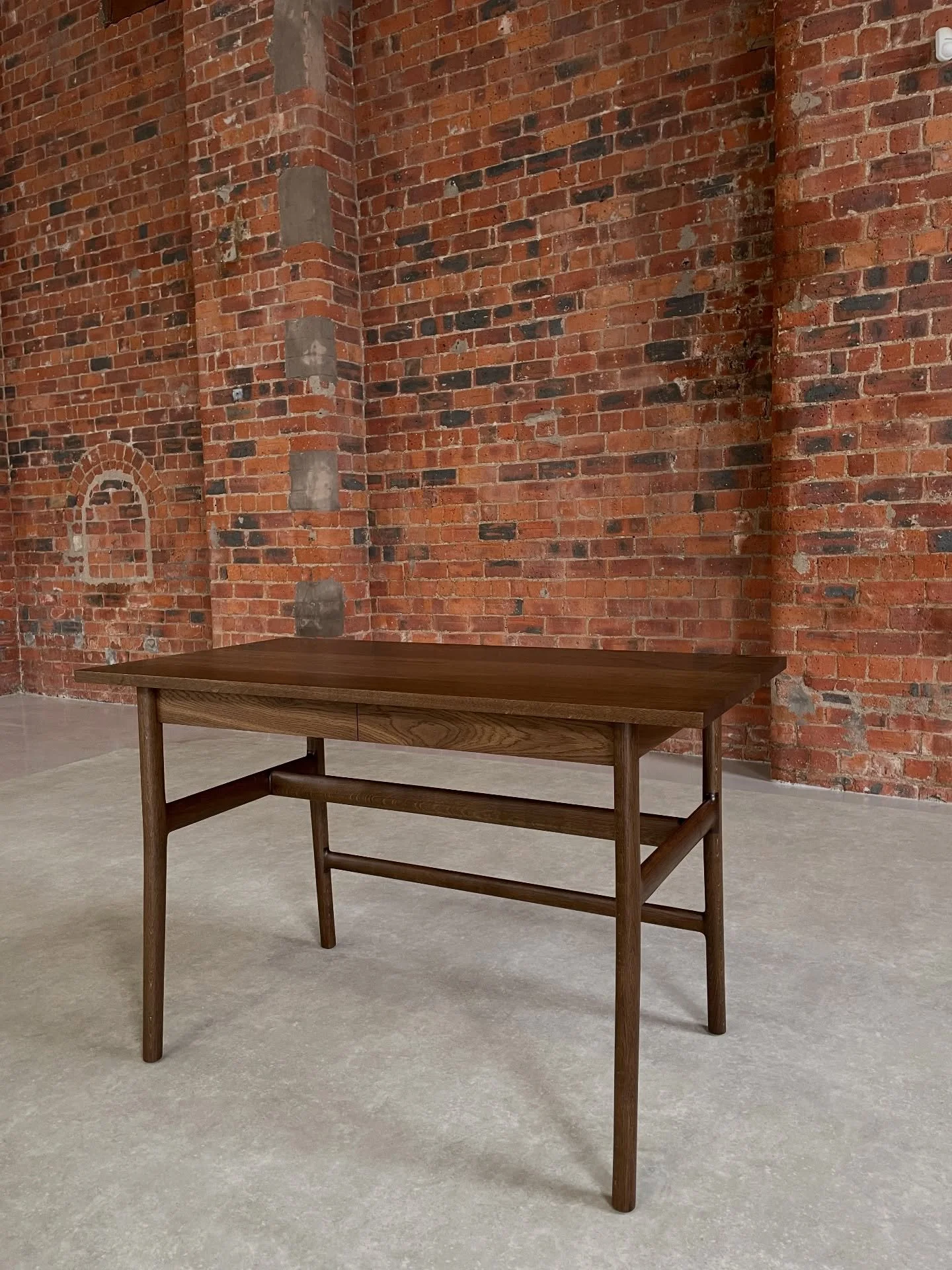 Delivered last week: A custom Loman Desk in fumed oak.Traditional joinery, hand-carved legs and dovetail drawers, made to last for generations.The natural warmth and beauty of wood is truly timeless.

Made in Scotland 🏴󠁧󠁢󠁳󠁣󠁴󠁿 

#woodworkers 
#