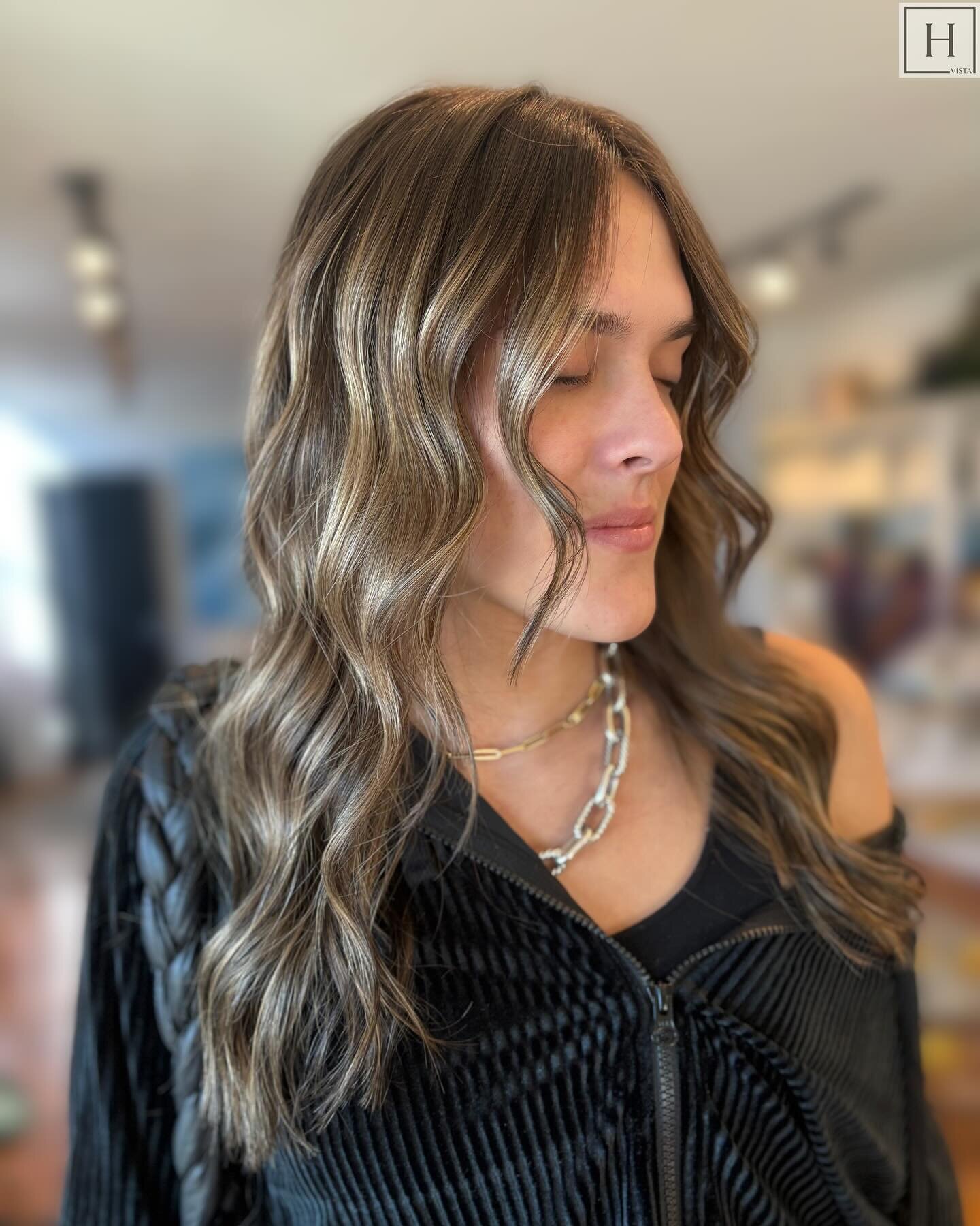Comment below with your New Year&rsquo;s resolutions!! 🎆 Hopefully regularly scheduled hair appointments at Hyde made the list! 😉

Stylist: @maceydidmyhair 

#hairstylist #hairsalon #hydevista #hydesalon #columbiasc #thevista #downtowncola #newyear