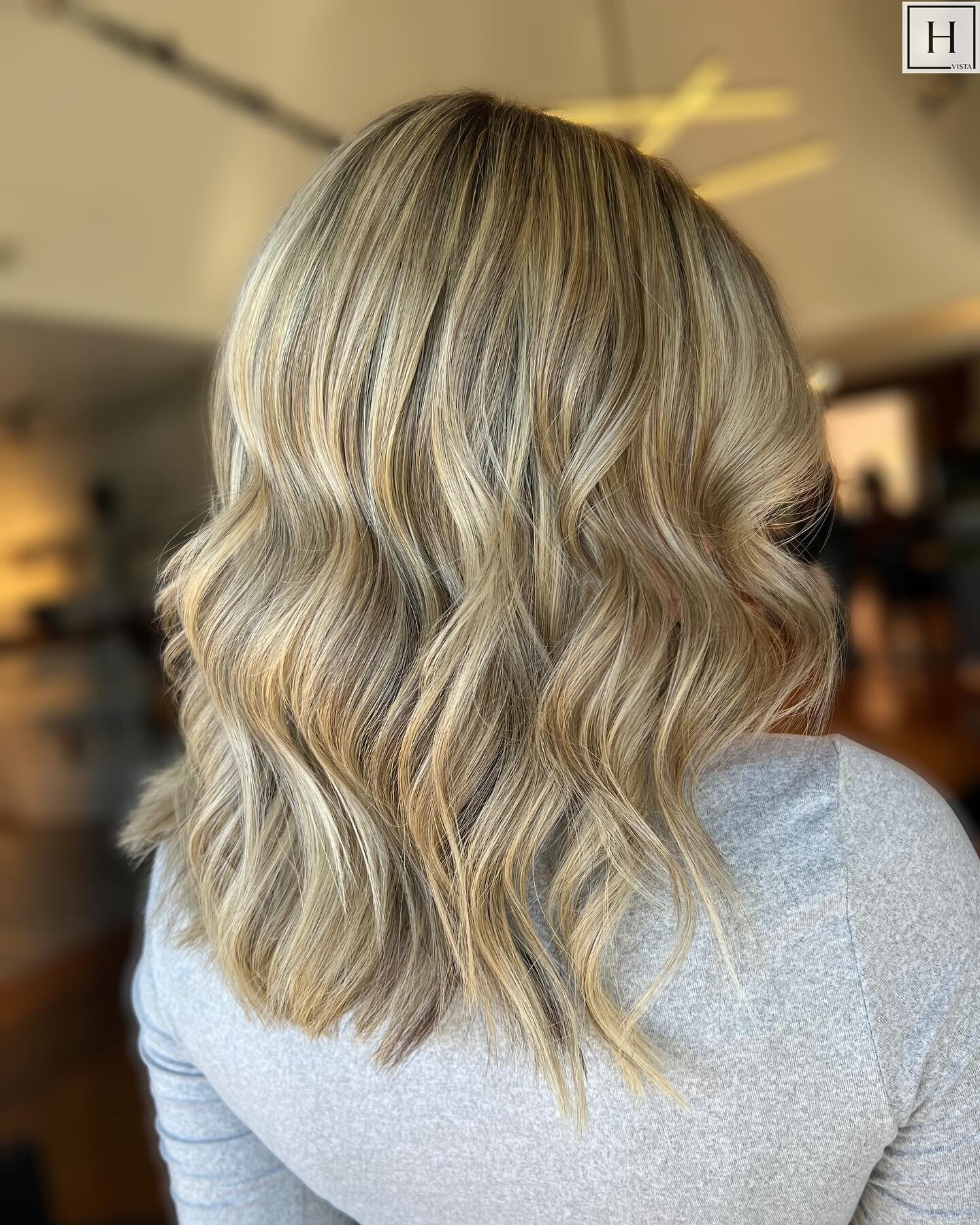 C H E E R S to the freakin&rsquo; weekend 🥂

Stylist: @hairbyclaired

#hairstylist #hairsalon #hydevista #columbiasc #downtowncola #thevista