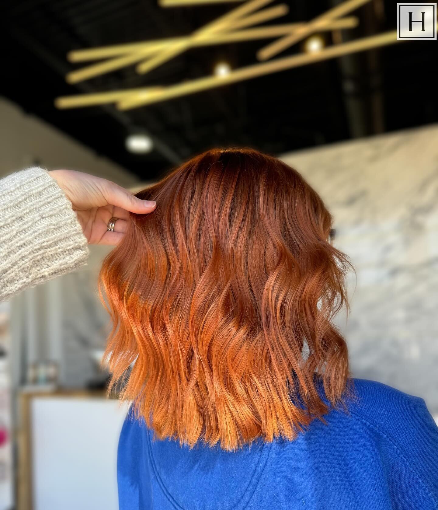 B R E A T H T A K I N G 💙🧡

Stylist: @hairby.megb 

#hairstylist #hair #hairsalon #hydechapin #chapincommons #chapinsc #lakemurray #lakelife