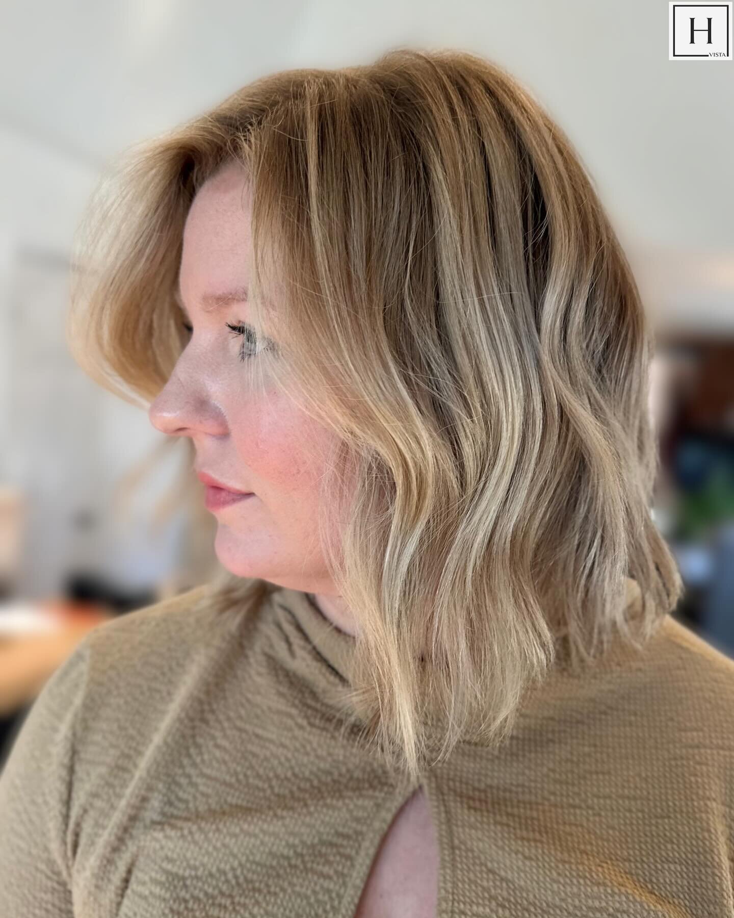 A new hairstyle is like a breath of fresh air 🤍

Stylist: @styledbyali.mac 

#hair #hairstylist #hairsalon #hydevista #thevista #columbiasc #downtowncola #newhairstyle