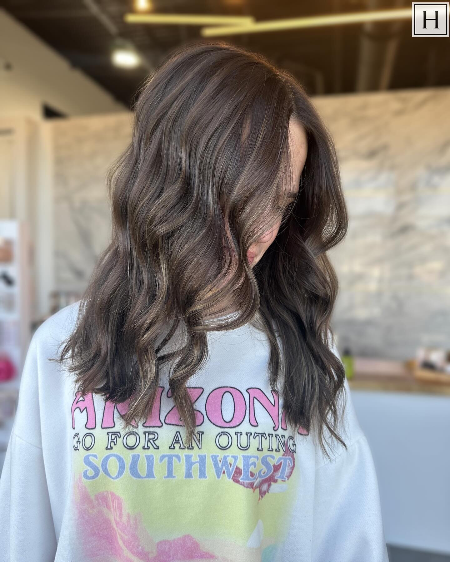 Good hair days make me feel like I can conquer the world! 👑

Stylist: @hairby_alyssab 

#hair #hairsalon #hairstylist #hydechapin #chapinsc #lakemurray #lakelife #chapincommons