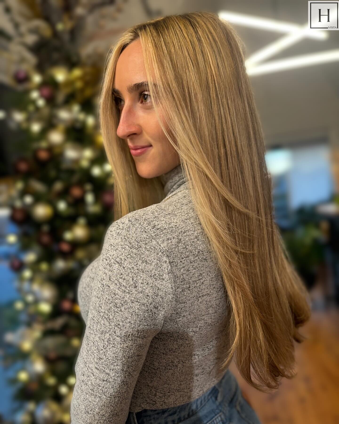 Blonde &amp; boujee 💁🏼&zwj;♀️😜

Stylist: @maceydidmyhair 

#hair #hairstylist #hairsalon #hydevista #thevista #columbiasc #downtowncola