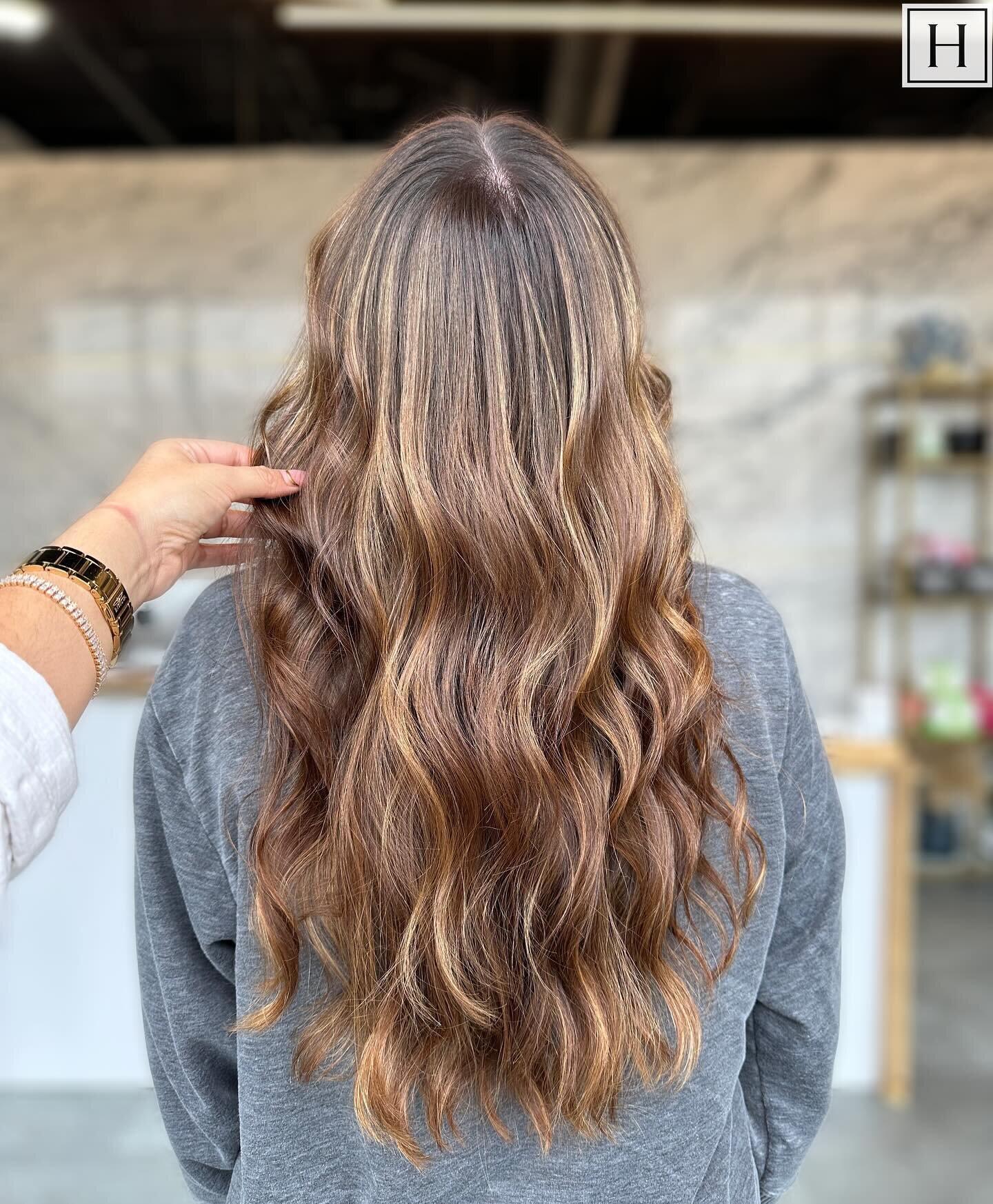 Double tap if you want this hair 😍😍

Stylist: @joannamichellehair_ 

#hair #hairsalon #hairstylist #hydesalon #hydechapin #chapincommons #chapinsc #lakemurray #lakemurraysc #lakelife