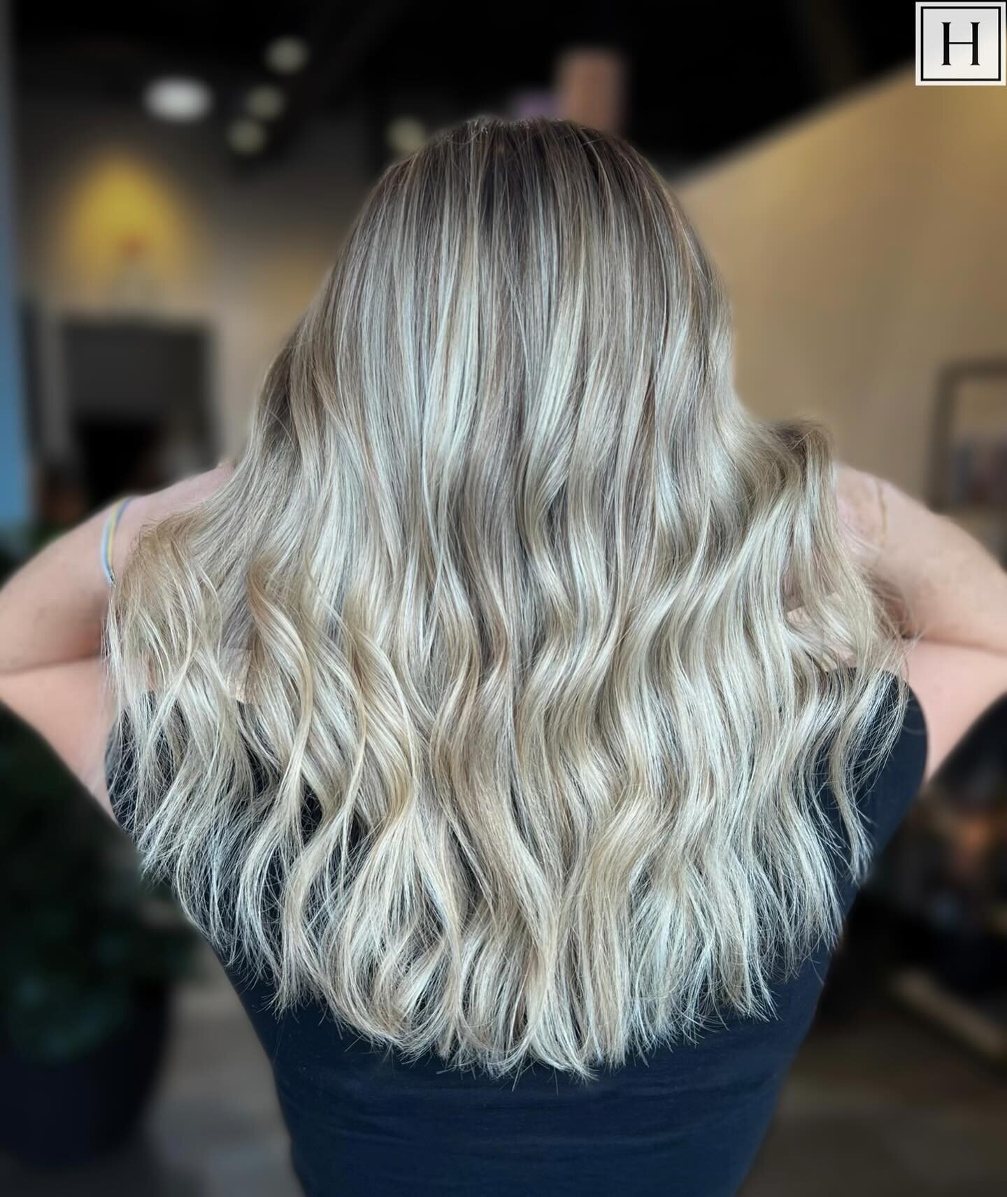 If you want hair like this, book an appointment with @_hairbychandler__ NOW! 😍

#hair #hairstylist #hairsalon #hydesalon #hydechapin #chapinsc #chapincommons #blonde #lakemurray #lakemurraysc #lakelife #hairappointment