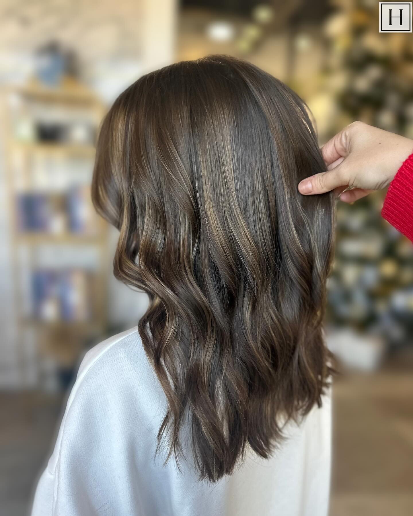 If you want hair like this, book an appointment with @hairby_alyssab NOW! 😍

#hair #hairstylist #hairsalon #hydesalon #hydechapin #chapinsc #chapincommons #lakemurray #lakemurraycountry #lakemurraysc #lakelife