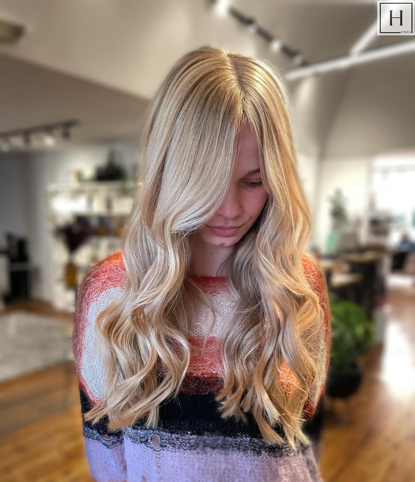 Barbie vibes 🩷💁🏼&zwj;♀️

Stylist: @cosmo_by_cat 

#hair #hairsalon #hairstylist #barbie #blonde #hydesalon #hydevista #thevistasc #sodacity #downtowncola #columbiasc