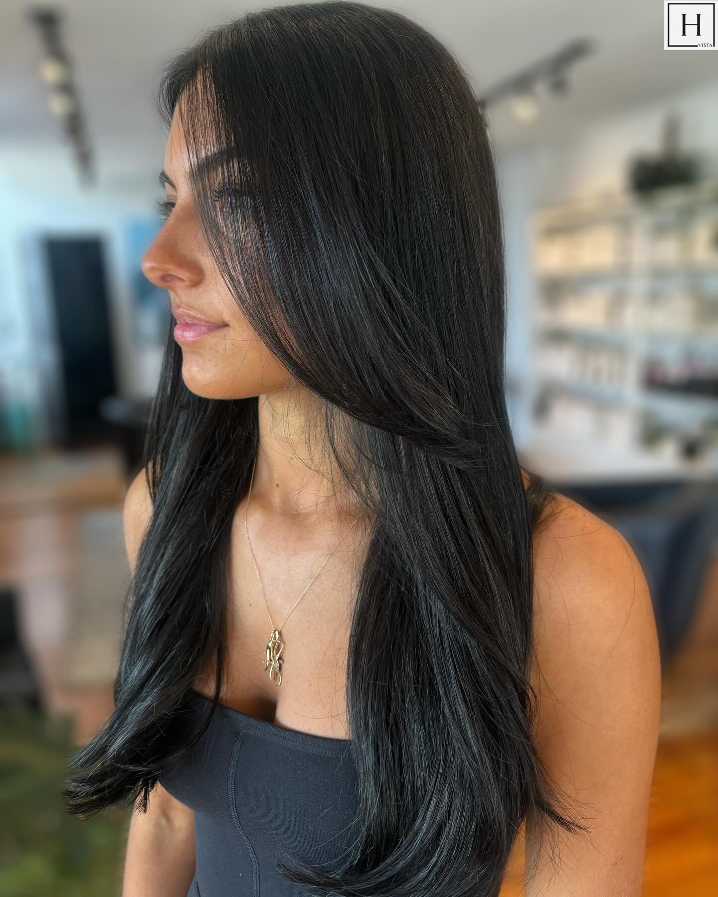 POV: you just walked out from your appointment, instantly feeling more confident and ready to take on the world! 🤩🖤

Stylist: @maceydidmyhair 

#hair #hairsalon #hairstylist #hydesalon #hydevista #thevista #downtowncola #uofsc #columbiasc #gervaiss