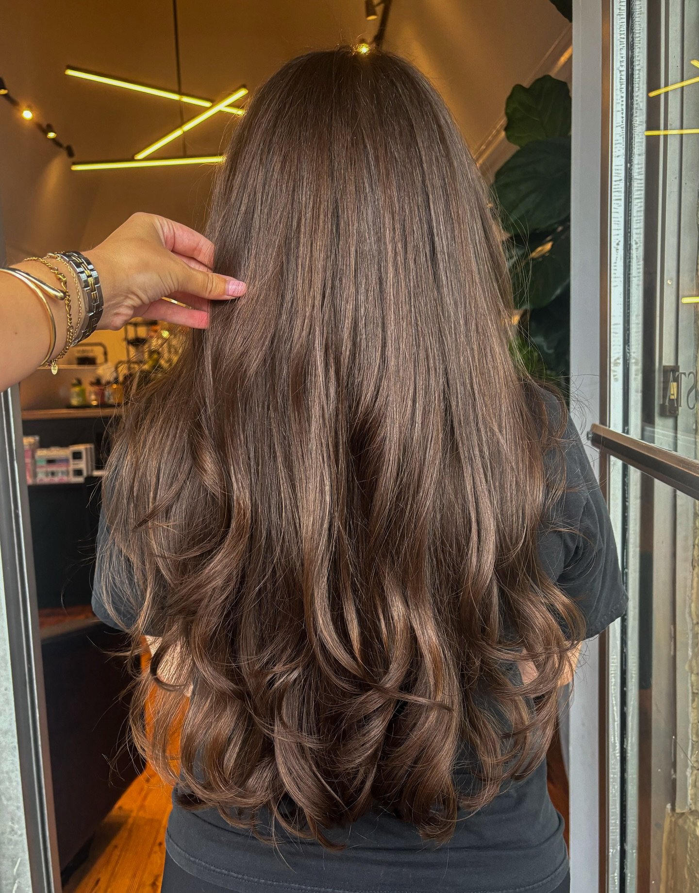 You don&rsquo;t always need a new color to feel brand new&mdash;just a great cut and the right stylist!

Sometimes a few inches off is all it takes to feel lighter, brighter, and a little more you 💇&zwj;♀️

Stylist: @maceydidmyhair 

🖥️: www.Hyde.S