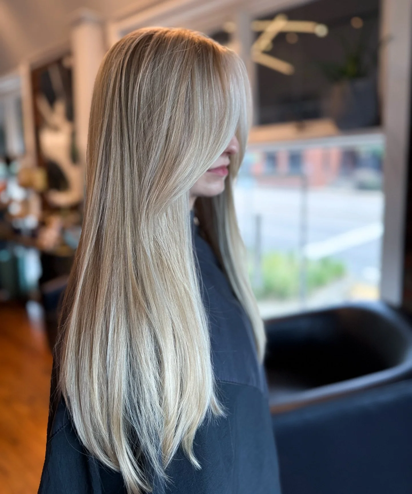 She’s not just blonde. She’s strategically blonde. ππΌ
This high-impact, low-maintenance color keeps the brightness without the brass, and the cut? Soft layering that moves with you.
Blends like this don’t happen by chance &mdash