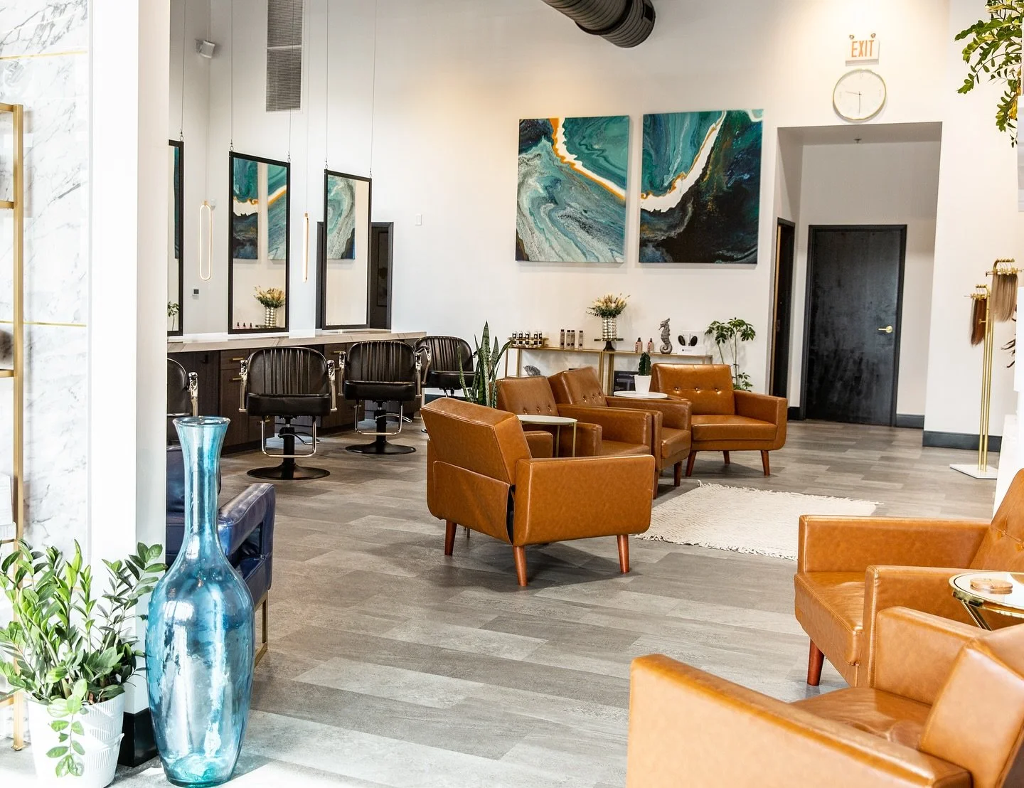 Styled Spaces & Styled Hair 🧡
Modern design, cozy comfort, and a whole lot of Hyde charm, because your salon experience should look and feel just as good as your hair does.
What’s the first thing you notice when you walk into a salon? Co