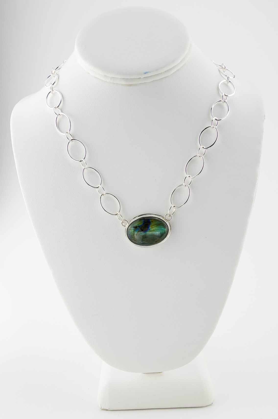 Labradorite oval blue green necklace 72ppi.jpg
