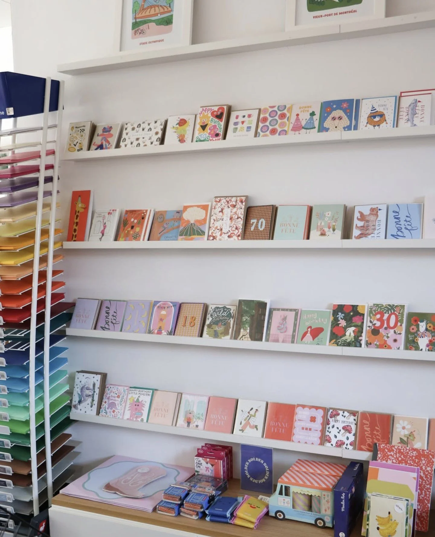 The perfect card wall consists of just one thing, a beautifully curated collection of greeting cards 💌 our friends at @boucleetpapier have a card wall that is simply unmatched. 
#papereclips #stationerynerds
