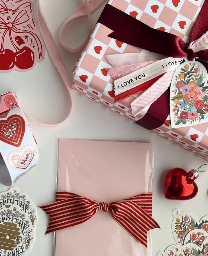 We recently came across @all.things.wrapped and loved the way she used the @riflepaperco Valentine&rsquo;s gift tags ❤