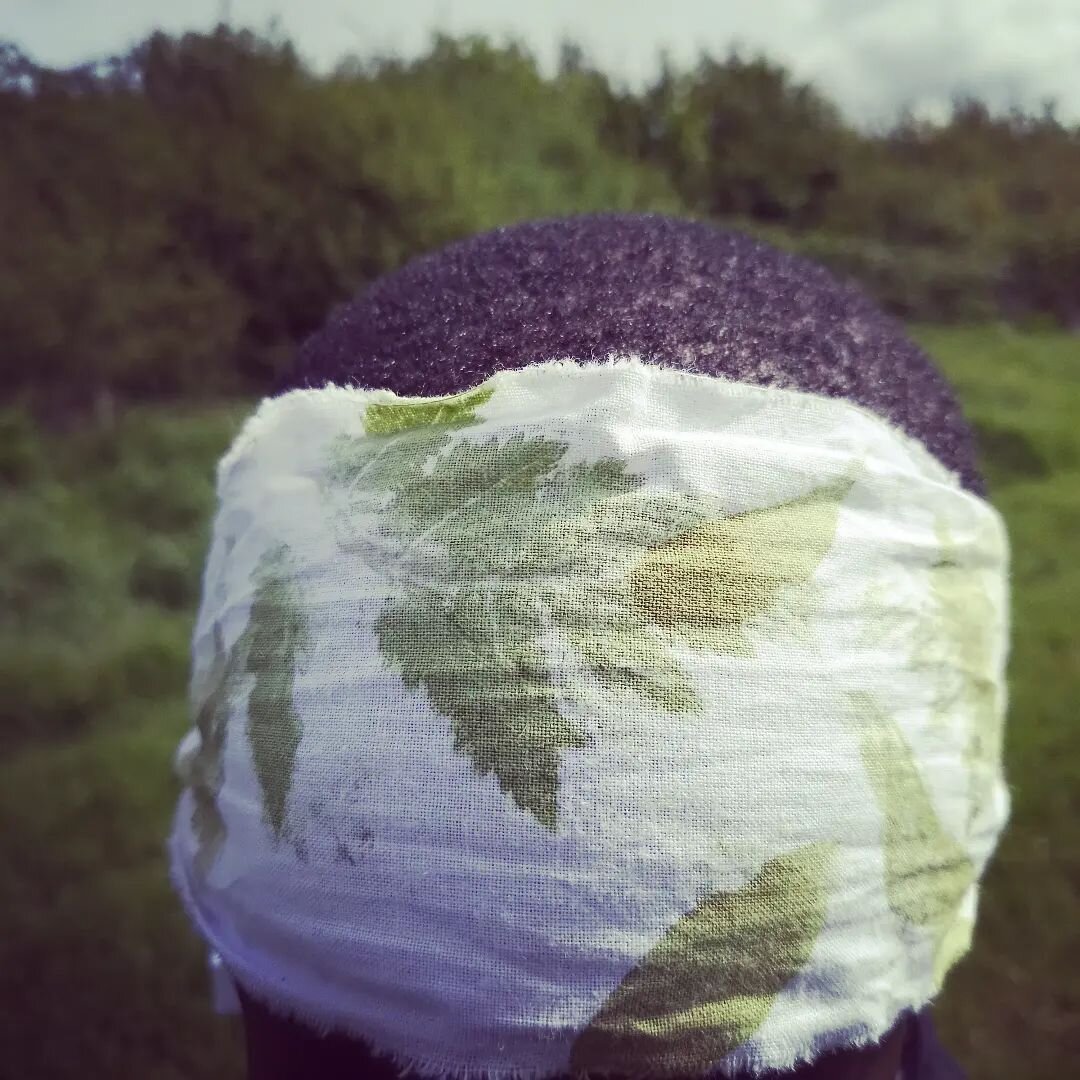 Cow parsley is plentiful at the moment and the perfect resource for hapa zome bandanas 😊

#forestschool #forestschoolideas #cowparsley #hapazome #happyfriday