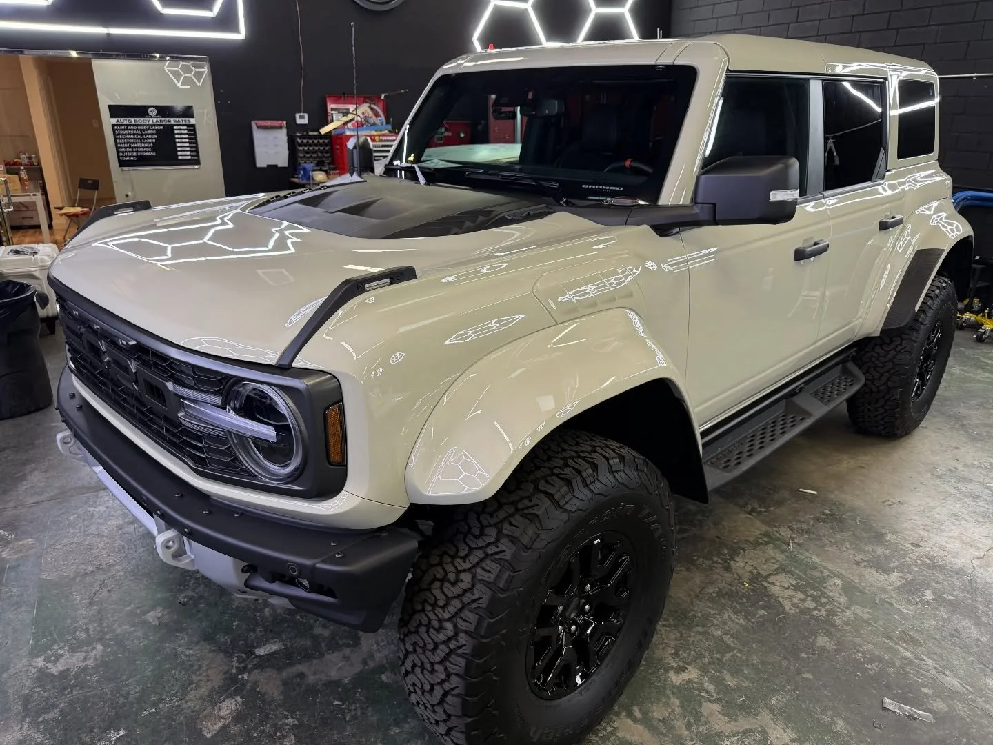 Bronco Raptor fully protected with @pureppf crystal PPF then topped off with full body ceramic coating&hellip; #ezw #eziewraps #pureppf #broncoraptor #ppf