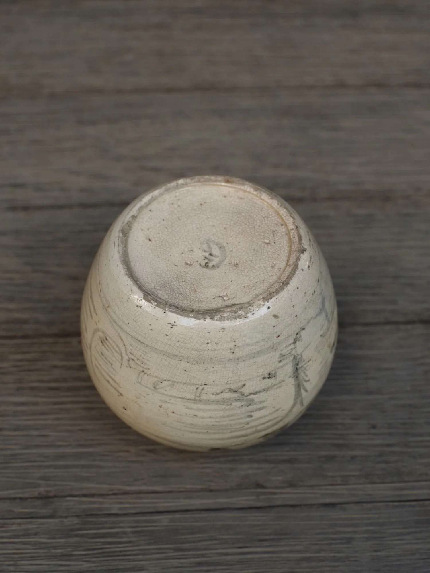 Underside of stoneware vase with worn foot, authentic signs of age and pitted glaze